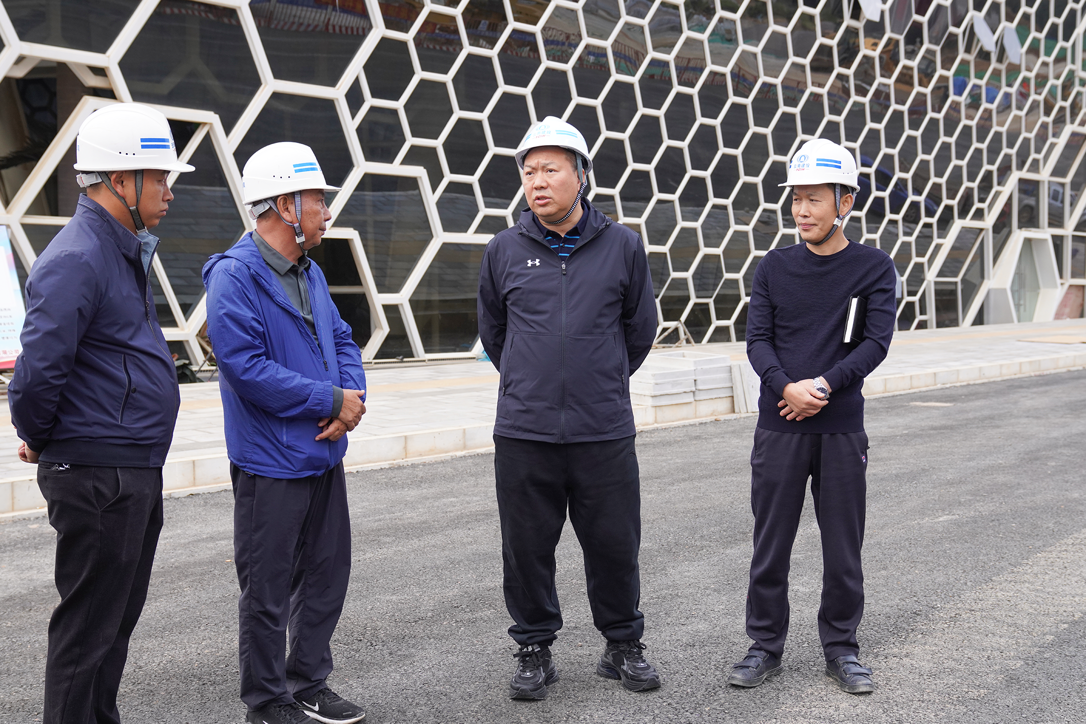 百日攻坚 陈祖军调研呈贡67号道路及地下综合管廊项目