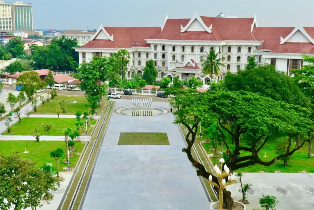 老挝首都再添新地标 援老挝凯旋门广场公园扩建2026世界杯官方网址竣工移交