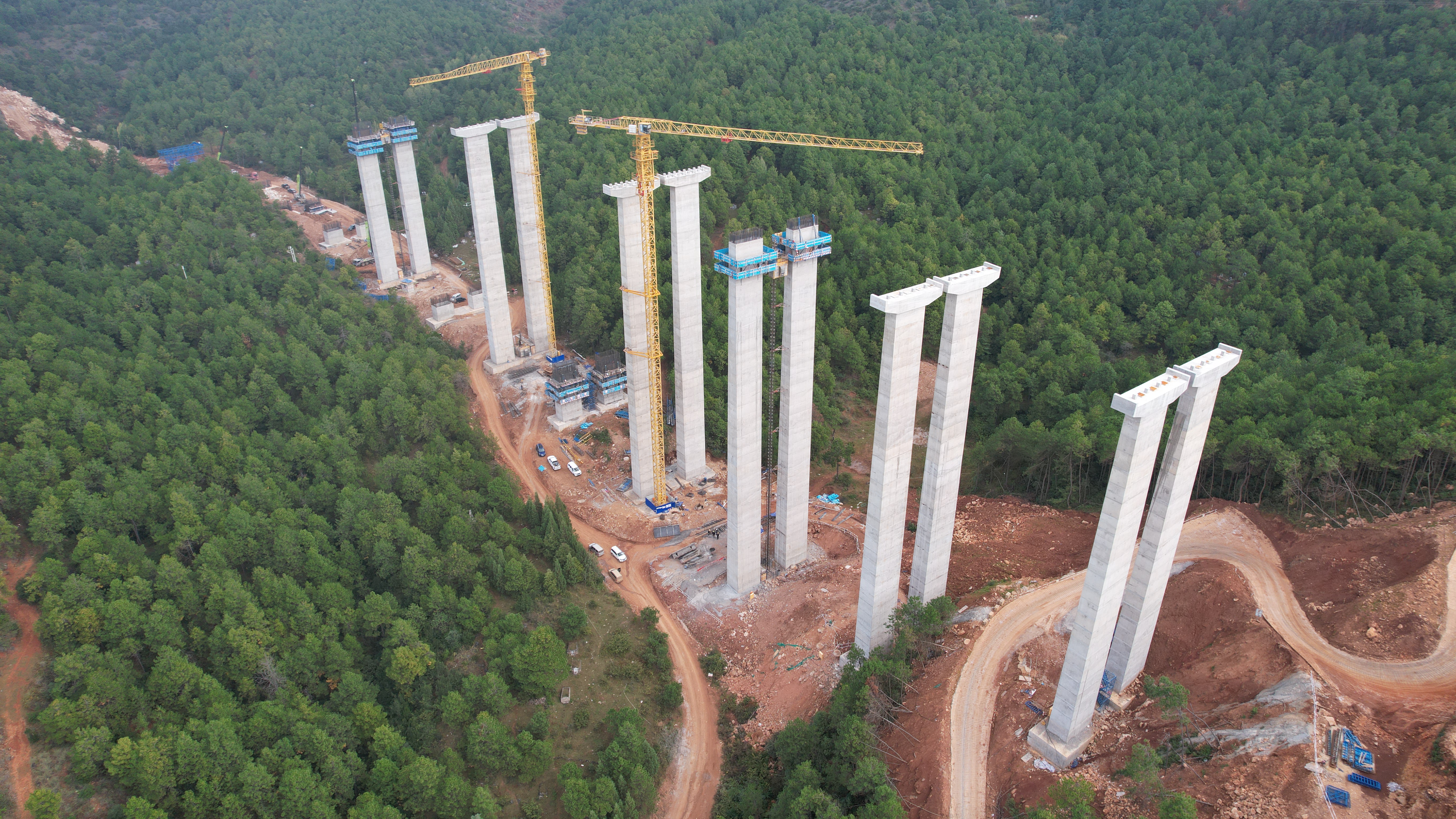 古宁高速绕城段最高墩柱封顶