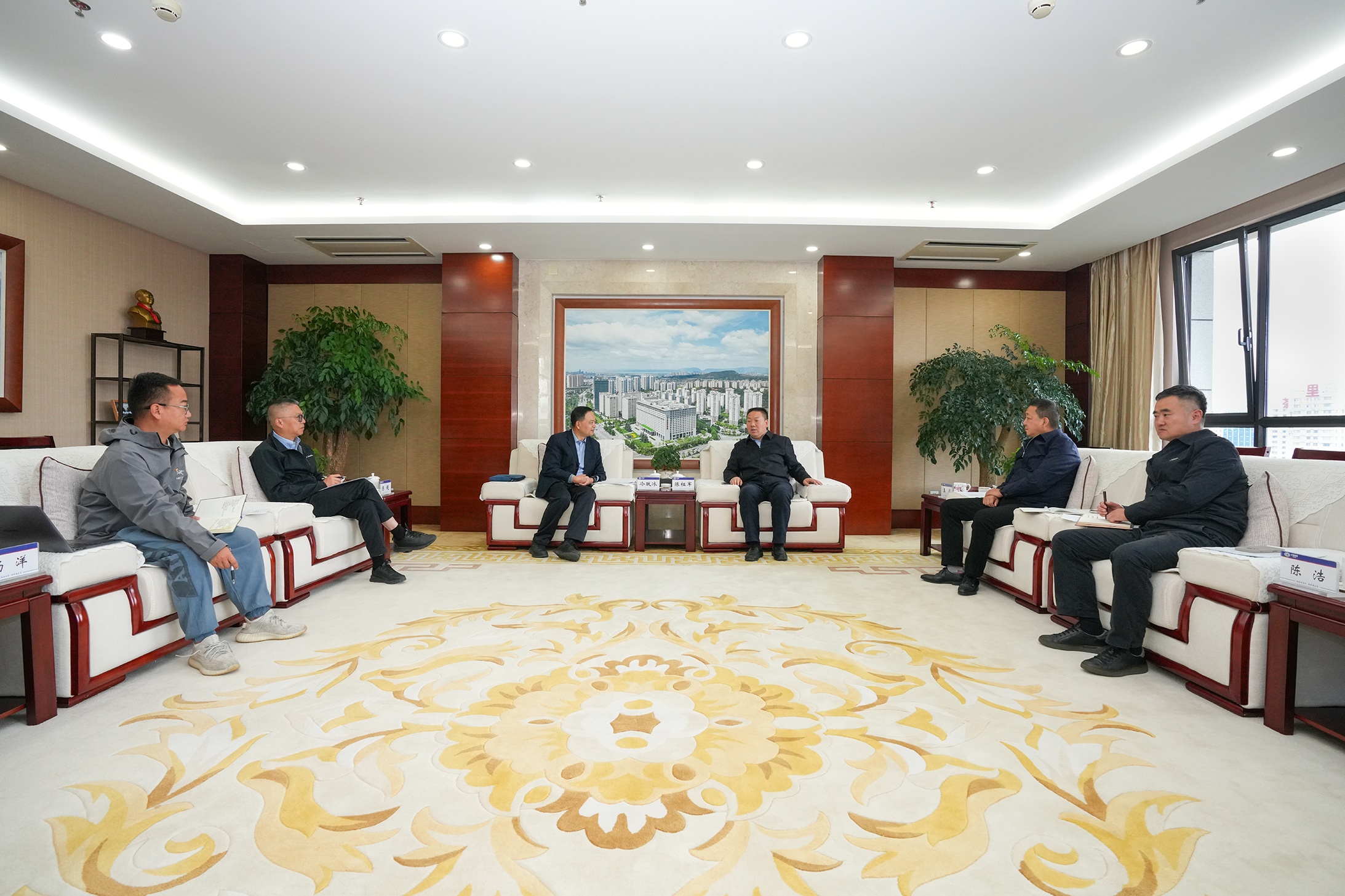 世界杯官网合作平台与中旅（云南）旅游发展有限公司交流座谈