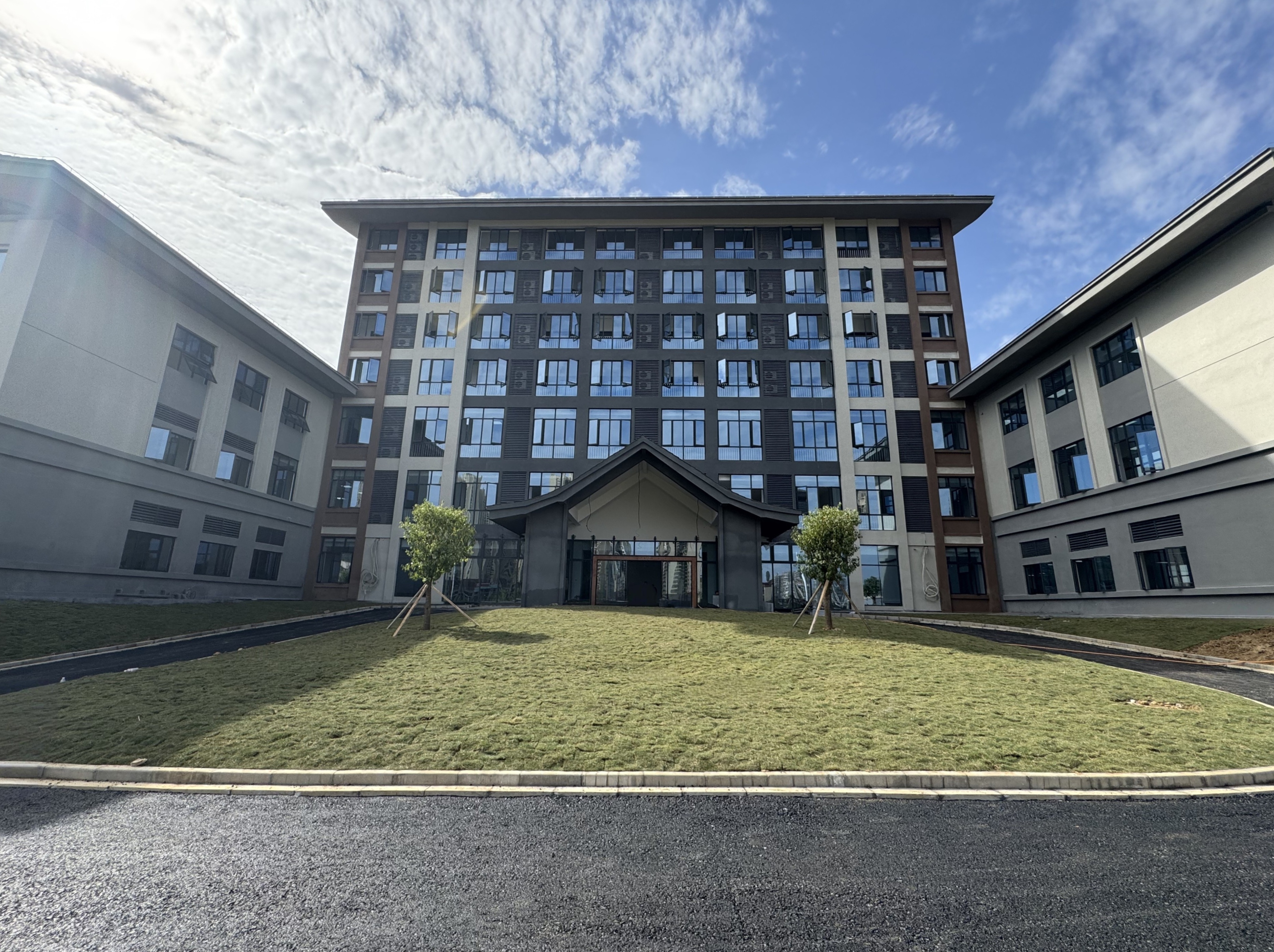 广西百色水利枢纽工程百色后方基地管理区项目顺利通过竣工验收