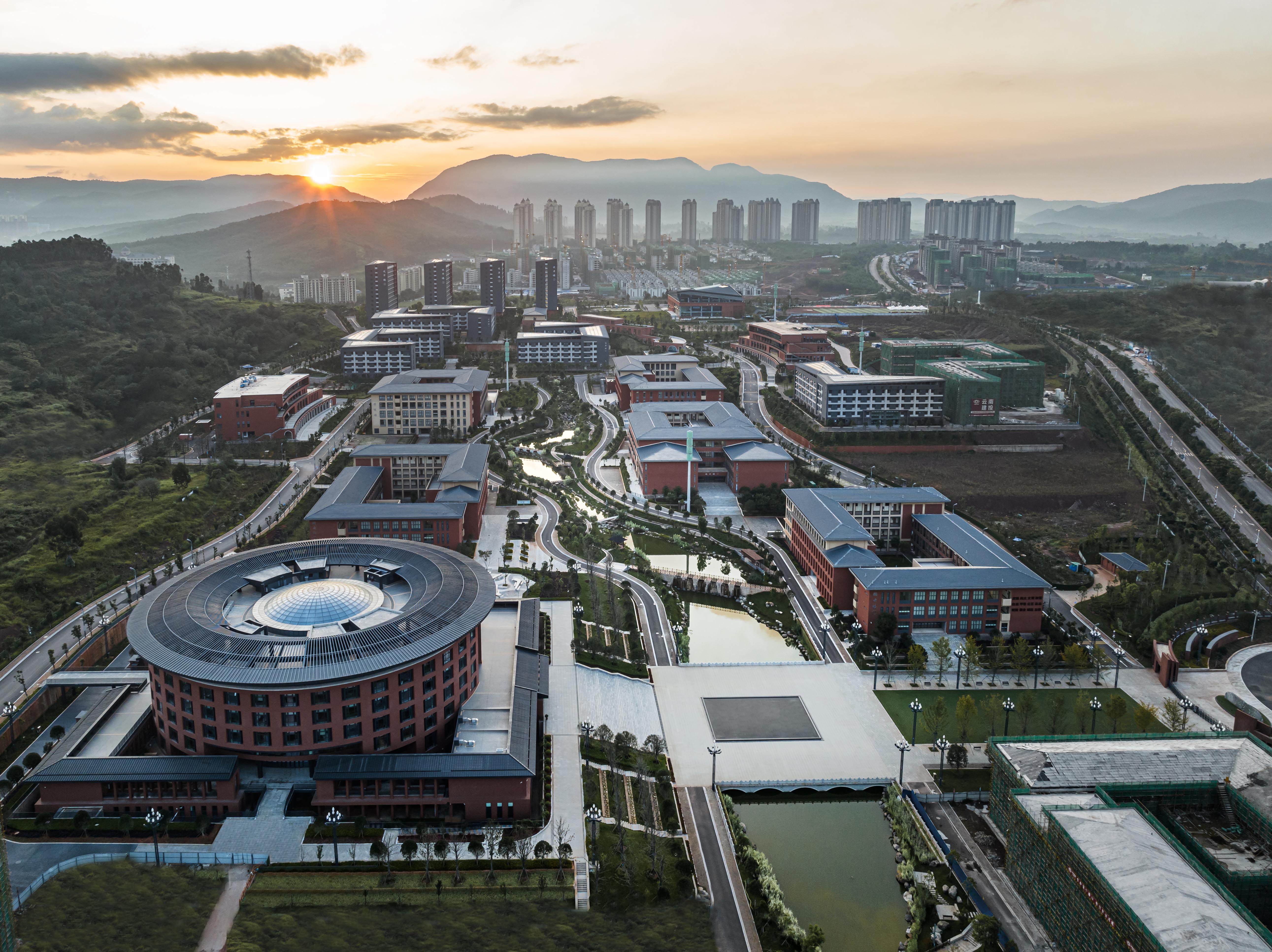 云南财经大学安宁校区一期建设项目（第一批次）顺利通过竣工验收