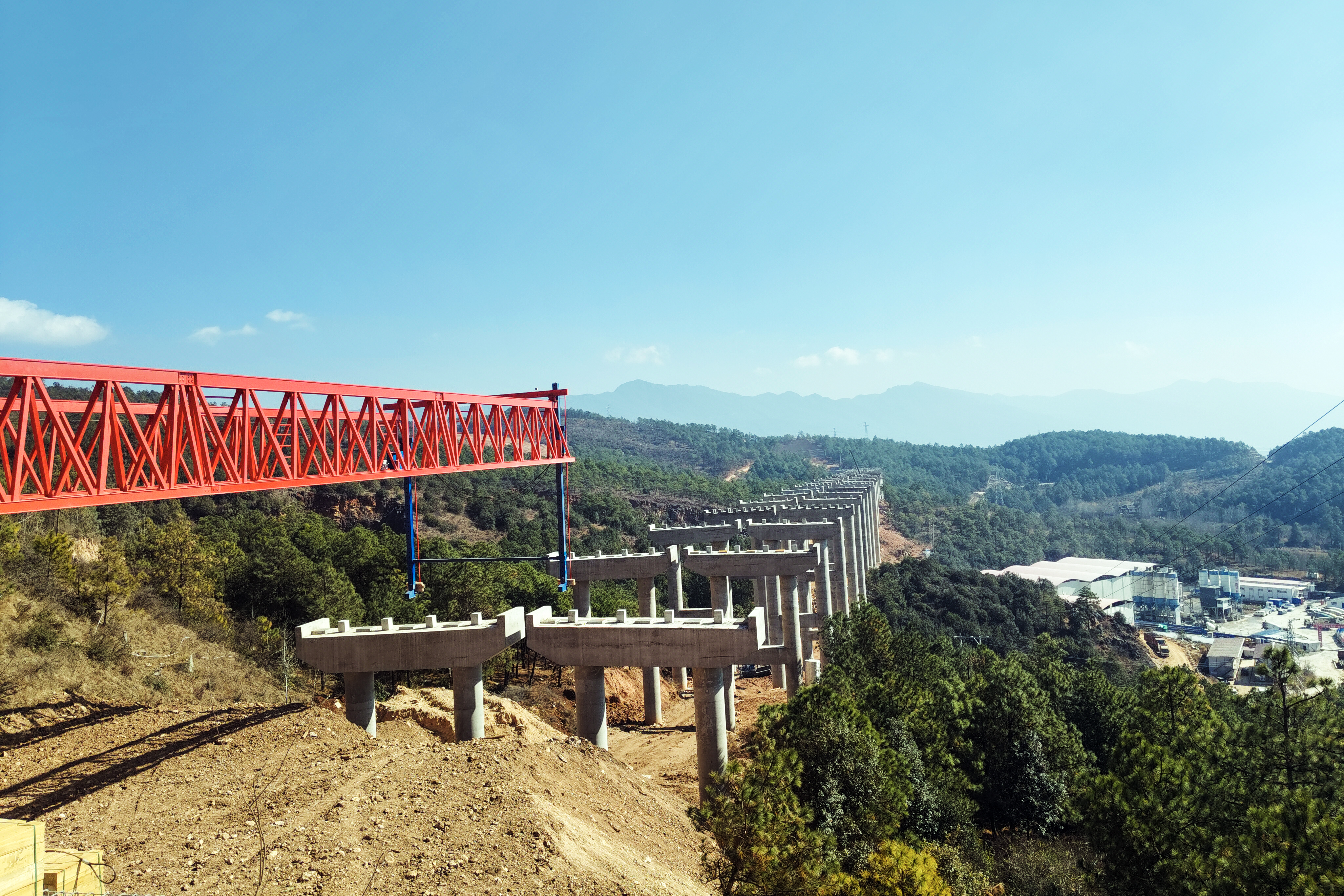 古宁高速黑龙潭公园大桥桥梁下部结构全部浇筑完成