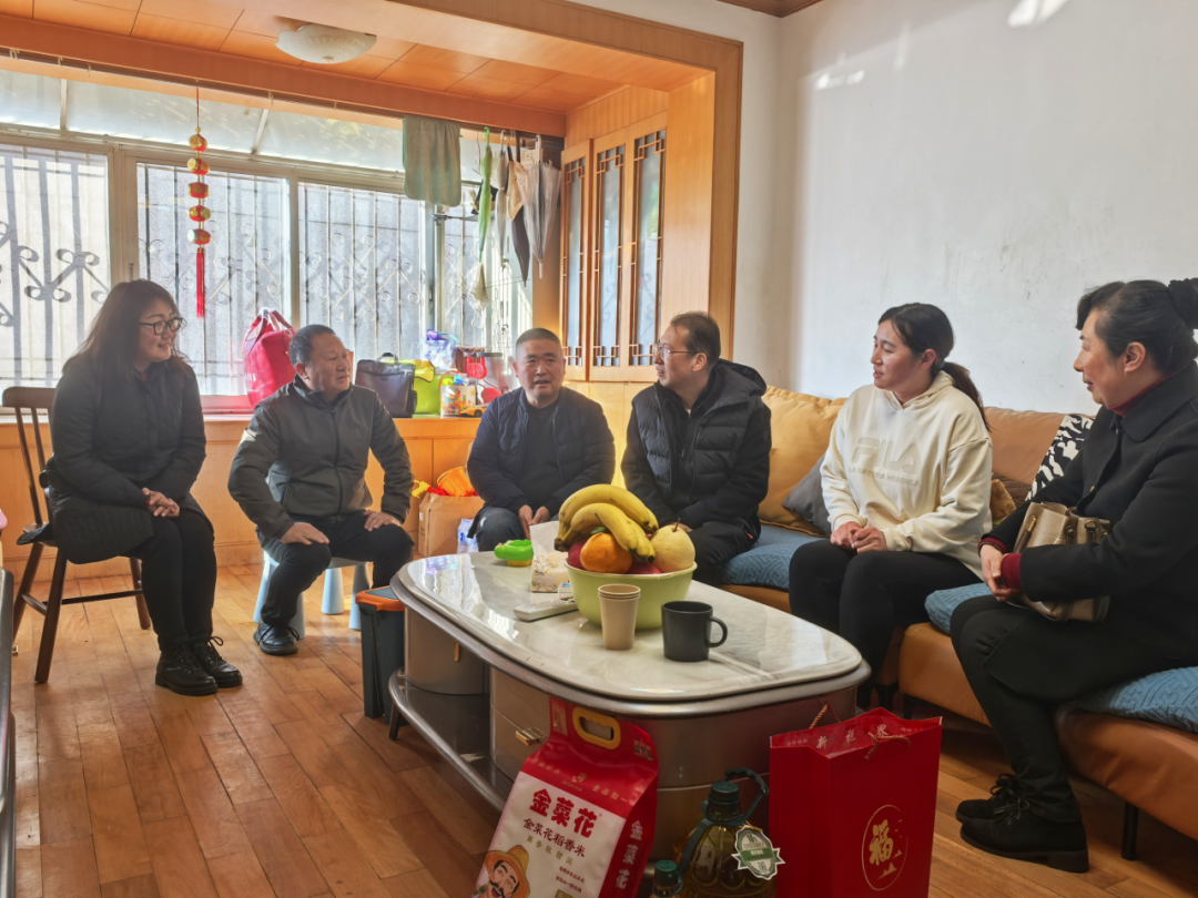 世界杯官网合作平台领导班子成员走访慰问世界杯官网合作平台离退休老领导老党员、困难党员和职工