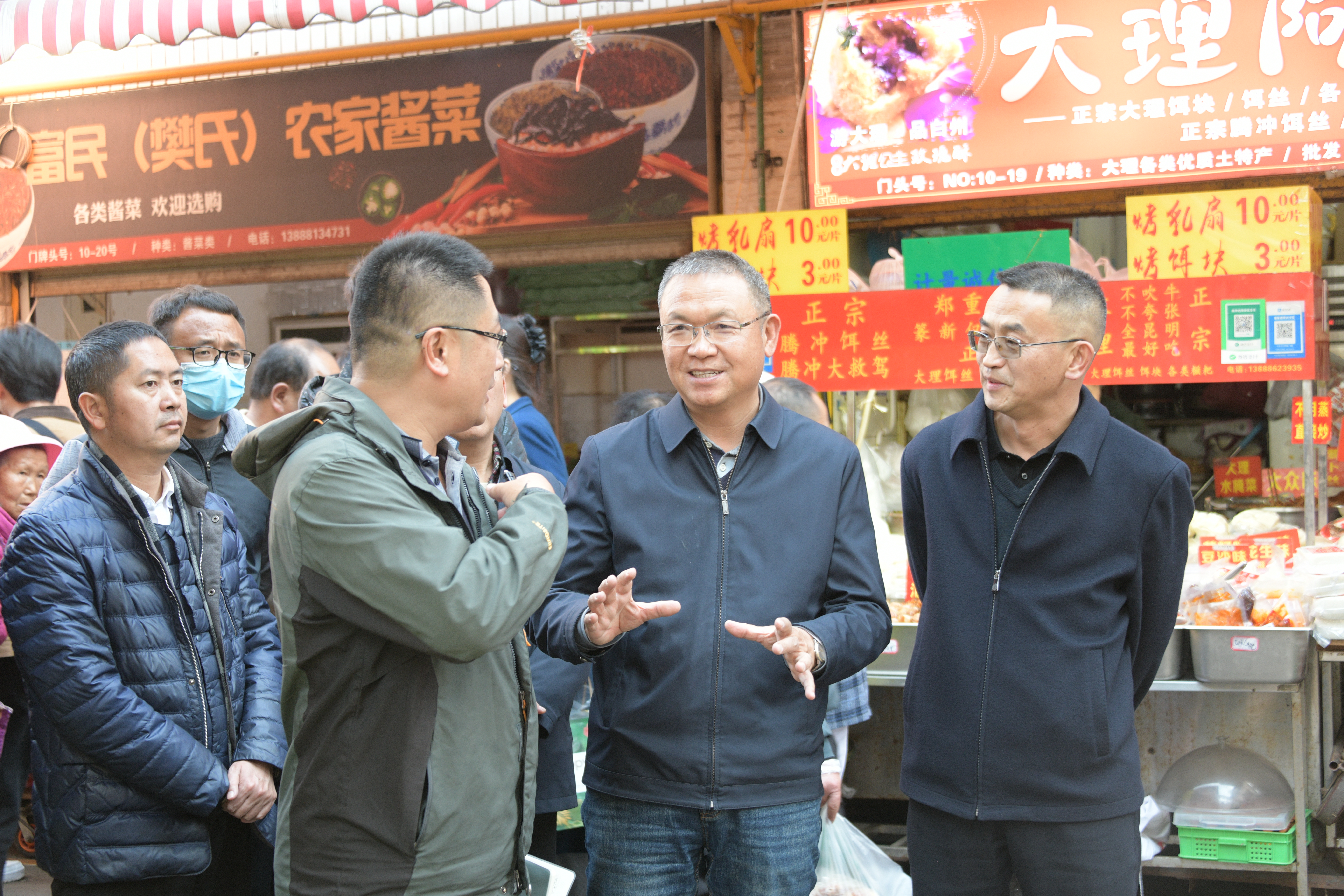 杨国文到大观篆新农贸市场开展节前安全检查