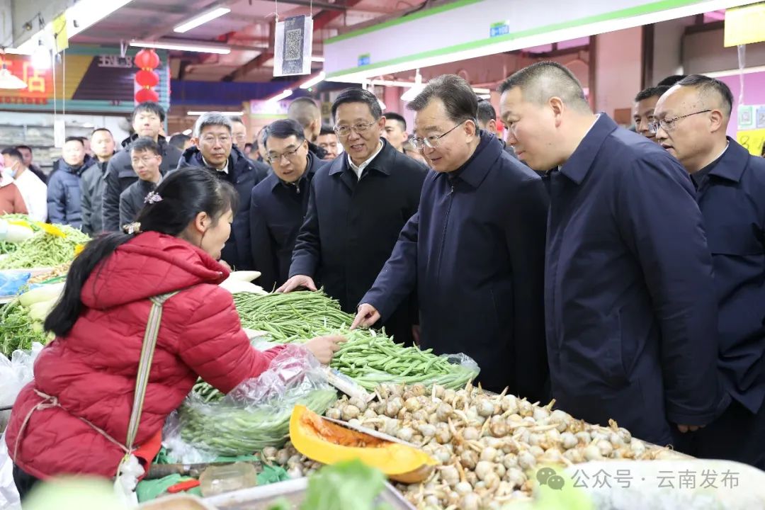 王宁王予波带队检查供电保障、市场供应等工作，看望慰问环卫工人等一线劳动者 让各族群众欢乐平安祥和过春节