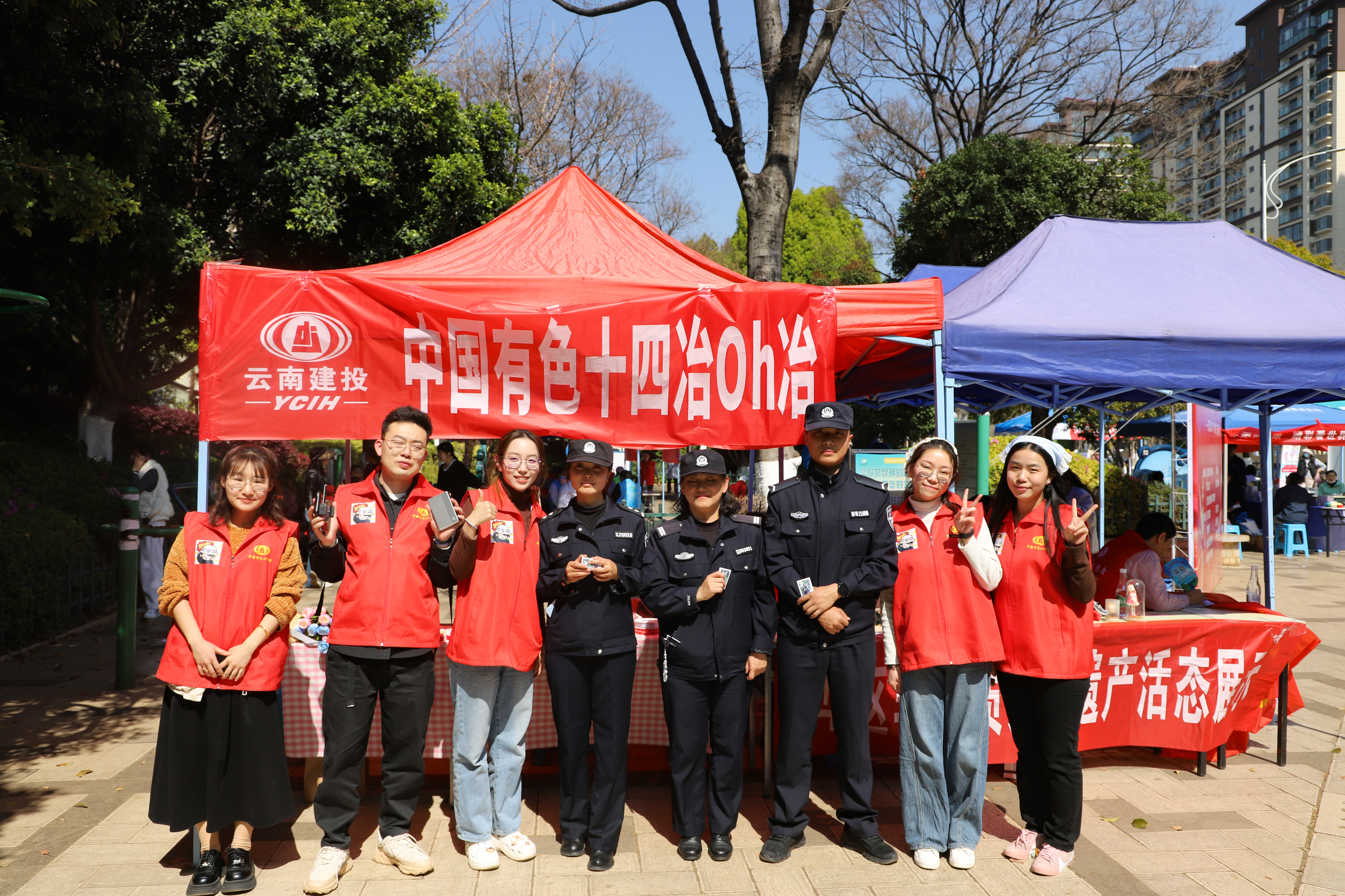 十四冶公司“团团照相馆”点亮五华区“学雷锋”日