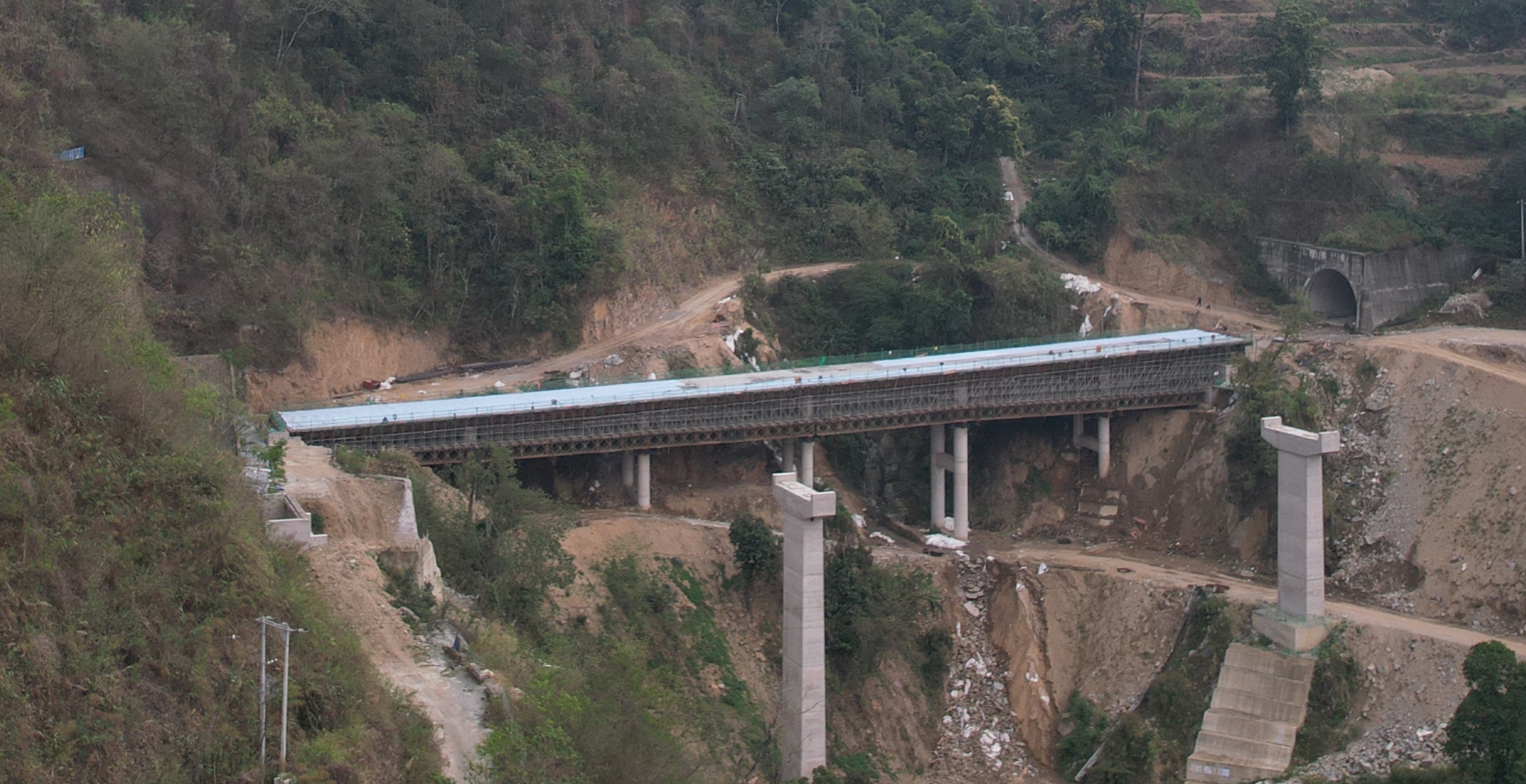 元绿高速红莫3号大桥左幅现浇箱梁完成浇筑