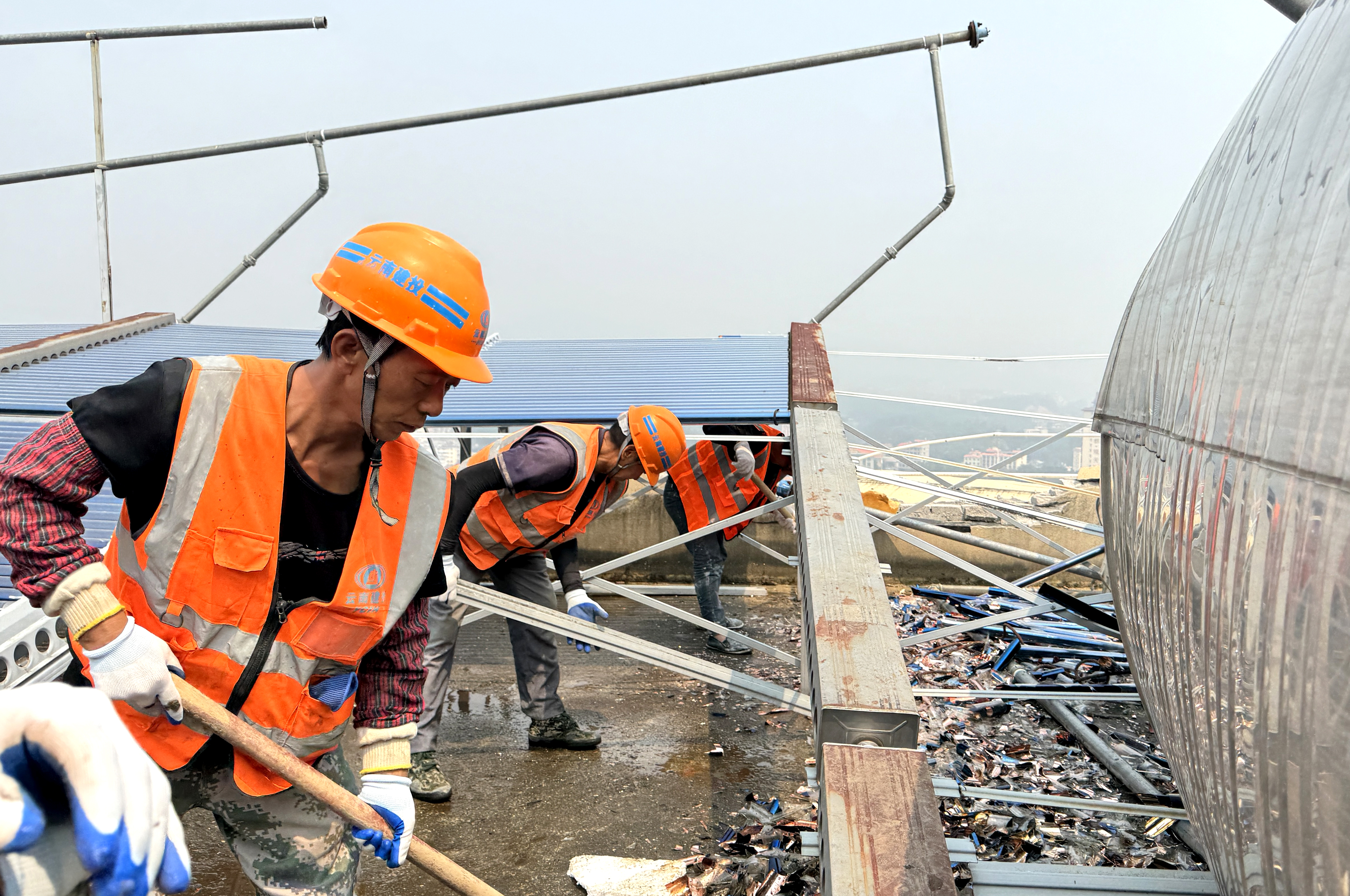 瑞丽国际文体中心世界杯比分网项目积极参与瑞丽抗震救灾