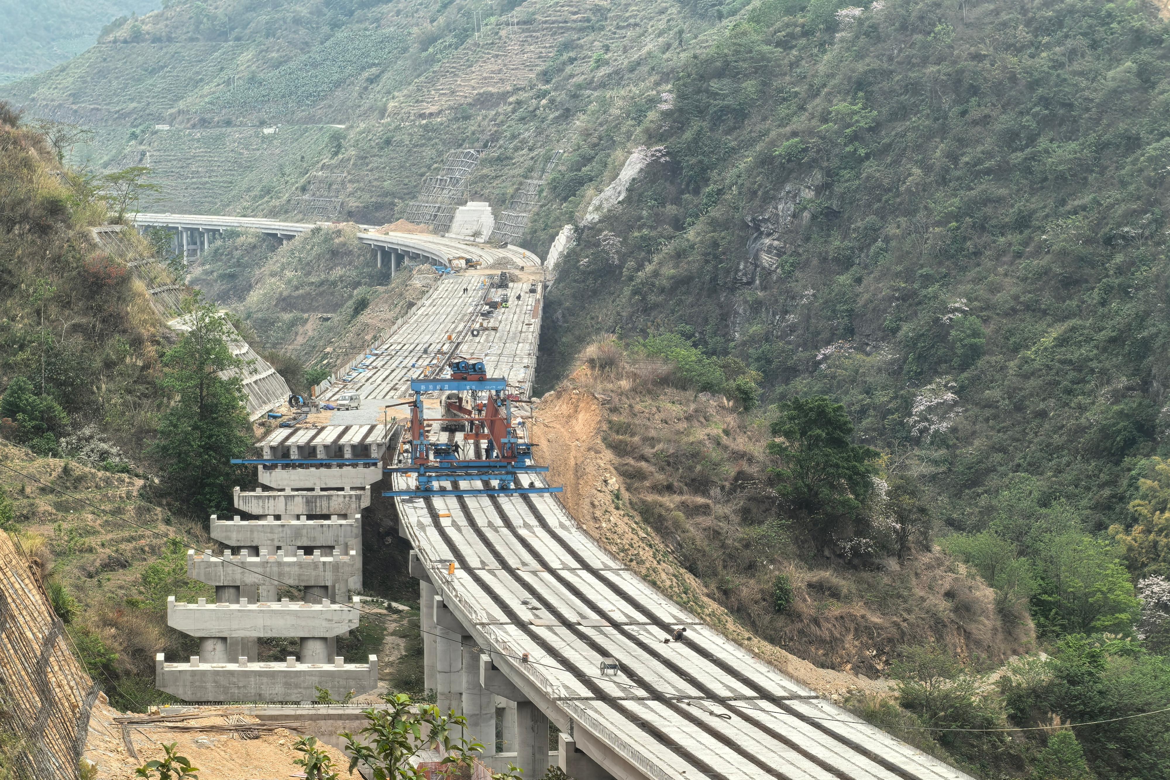 元绿高速取得多项重要进展