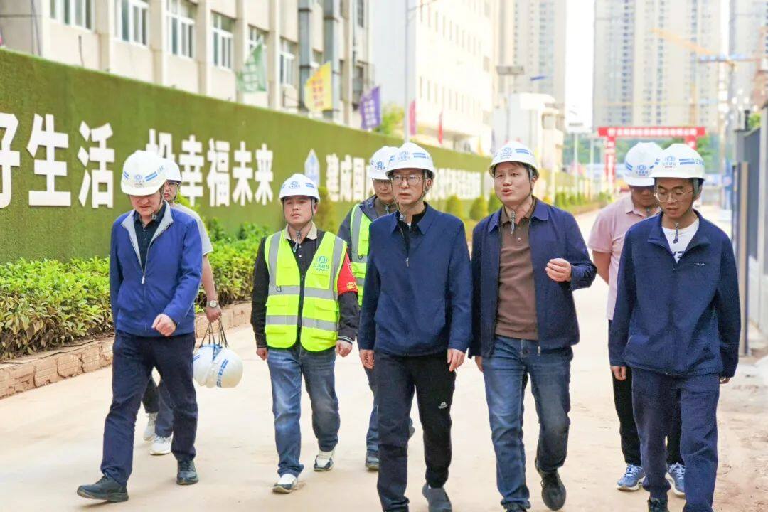 陈宙翔调研昆明片区多个项目