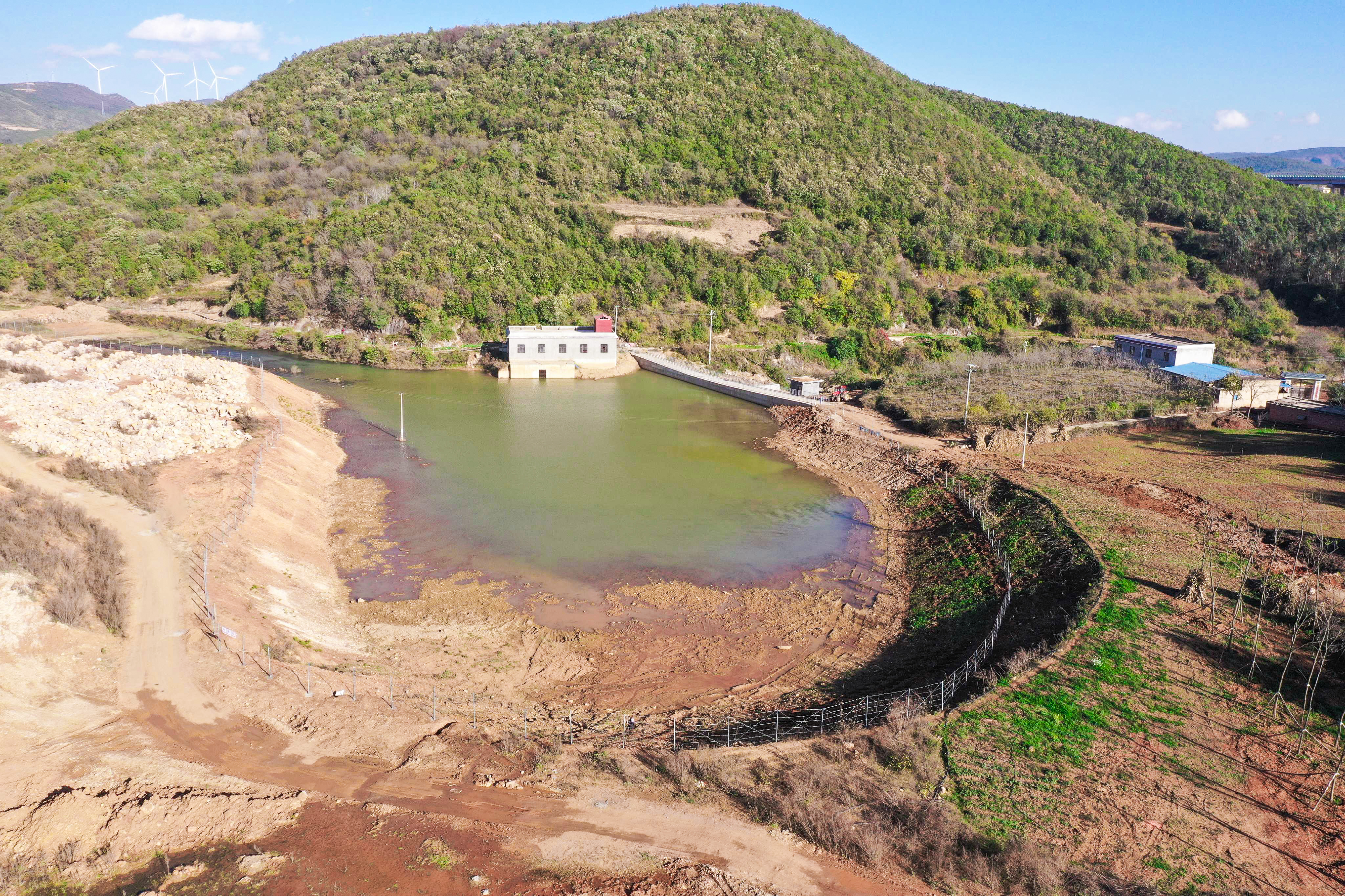 马龙区老黑龙潭抗旱应急工程通过竣工验收