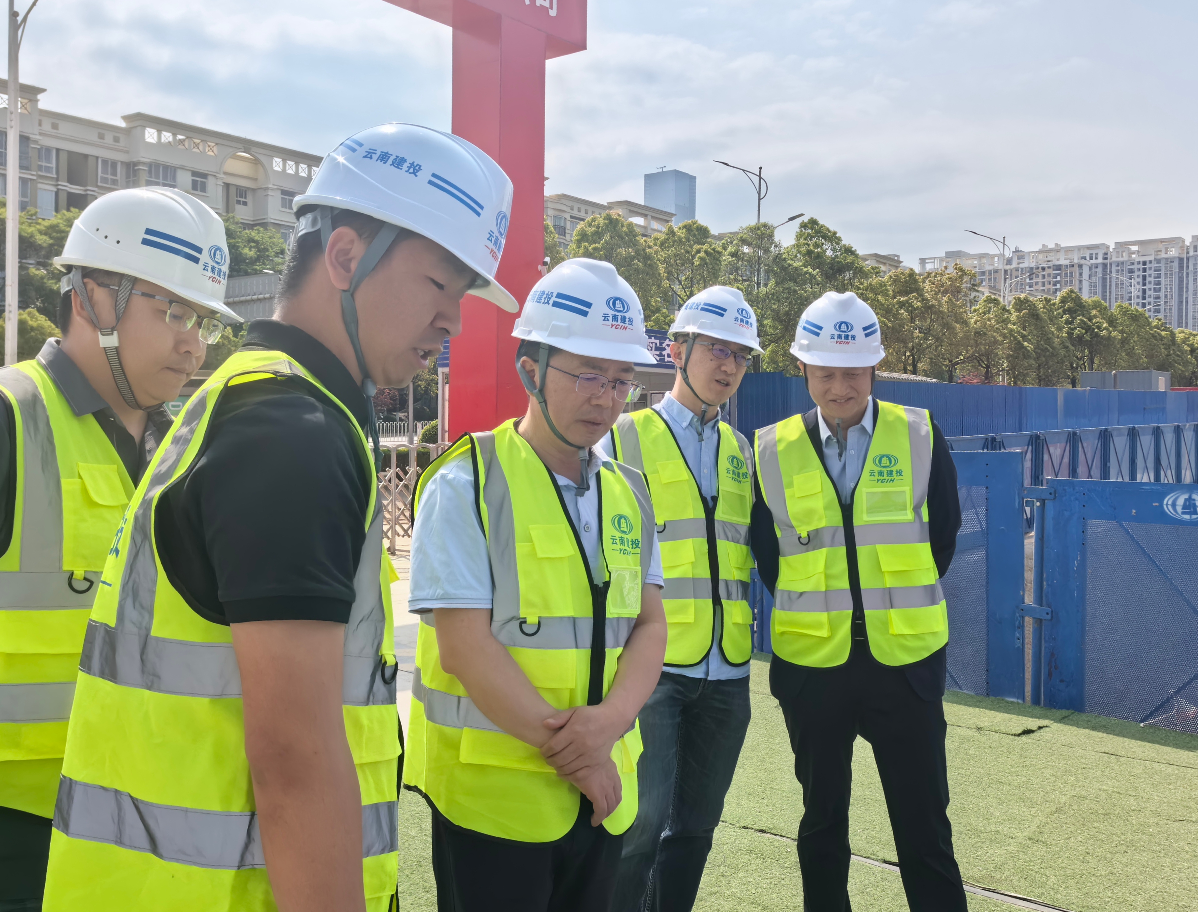 刘金荣调研呈贡龙街安置房项目