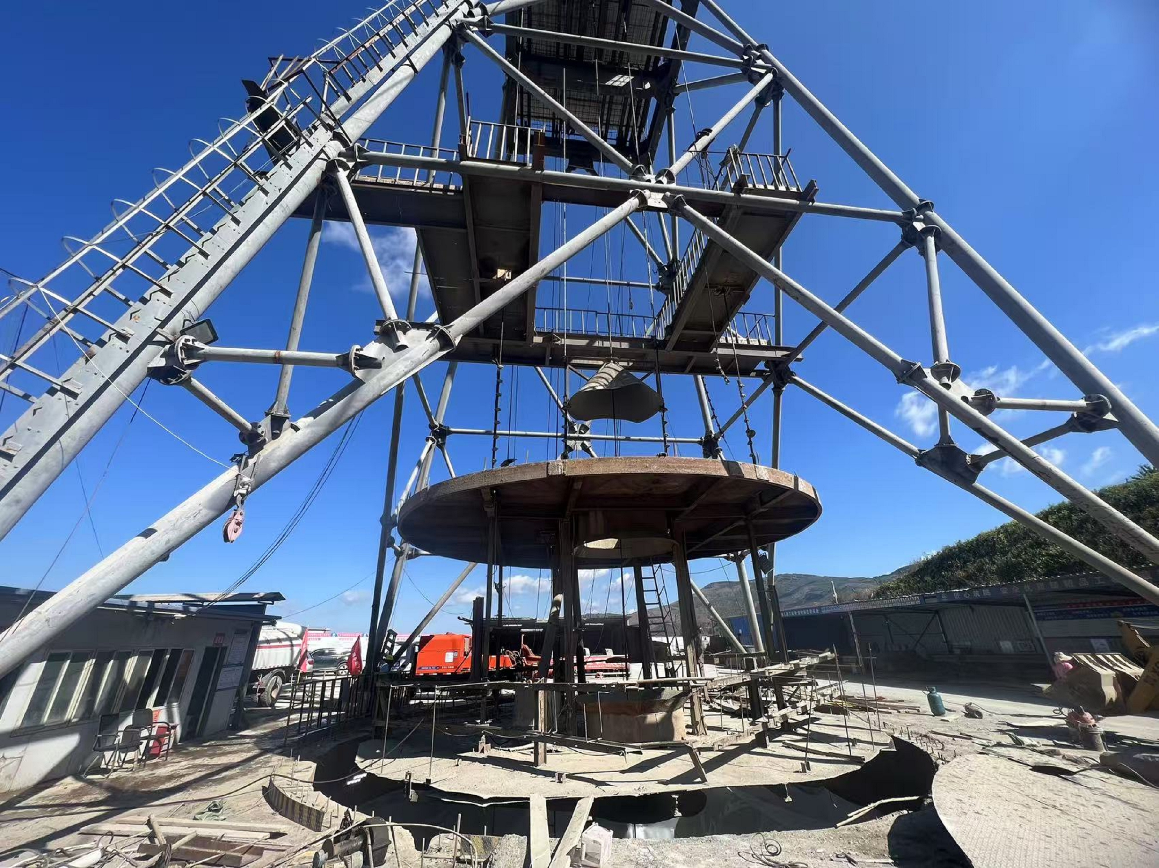 弥玉高速登楼山隧道1号竖井二衬浇筑完成