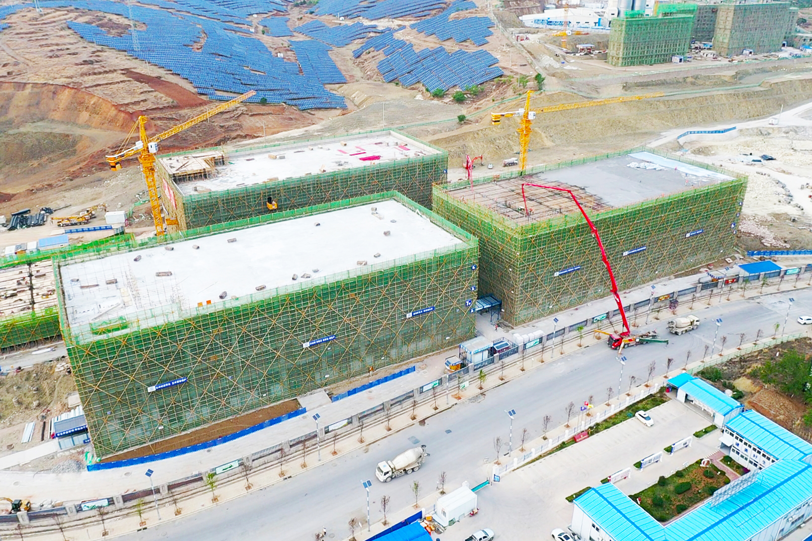 弥渡产业园区沪滇协作建设项目首批主体结构全面封顶