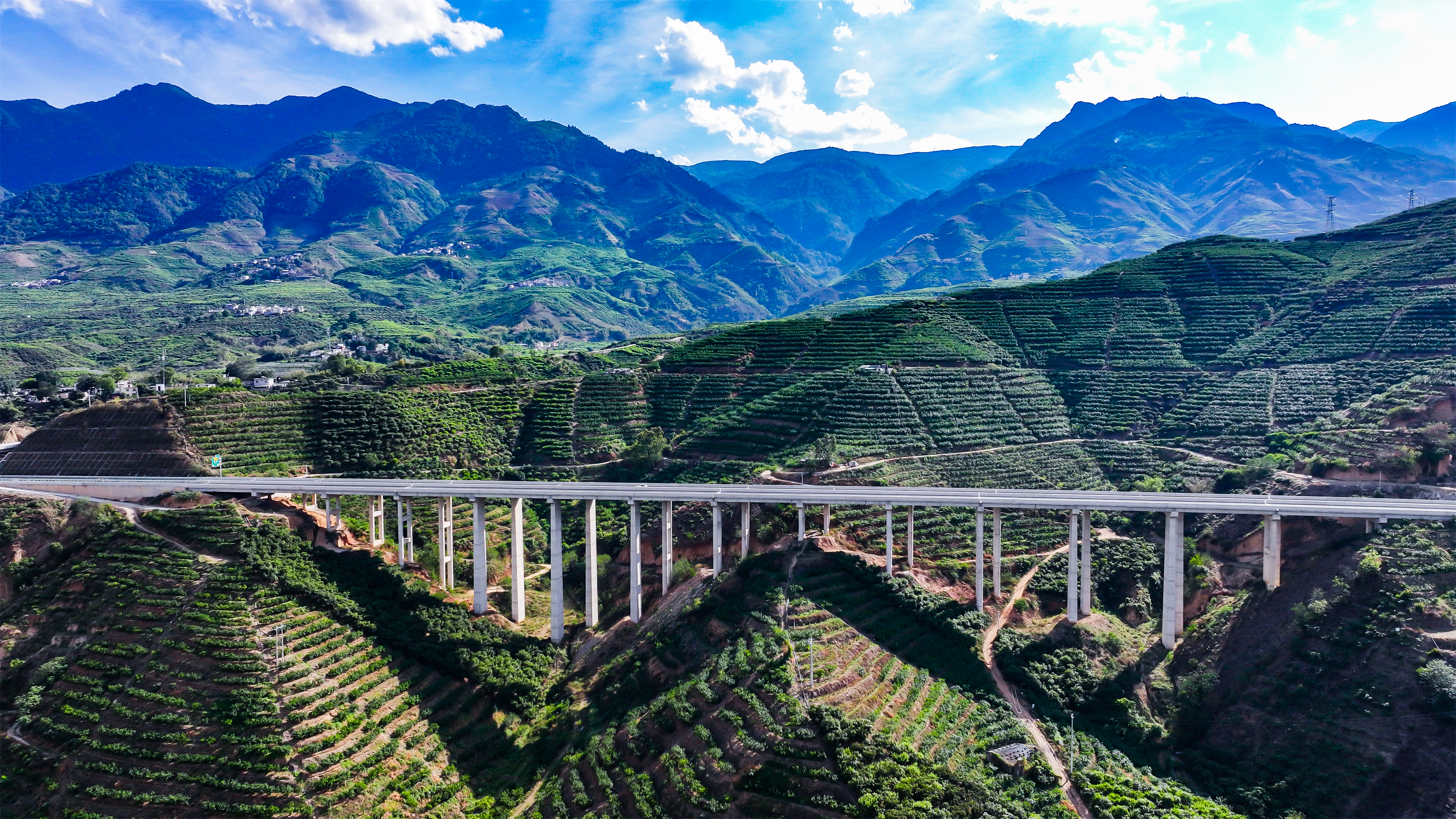 各大权威媒体点赞永金高速戛洒至元江段通车运营