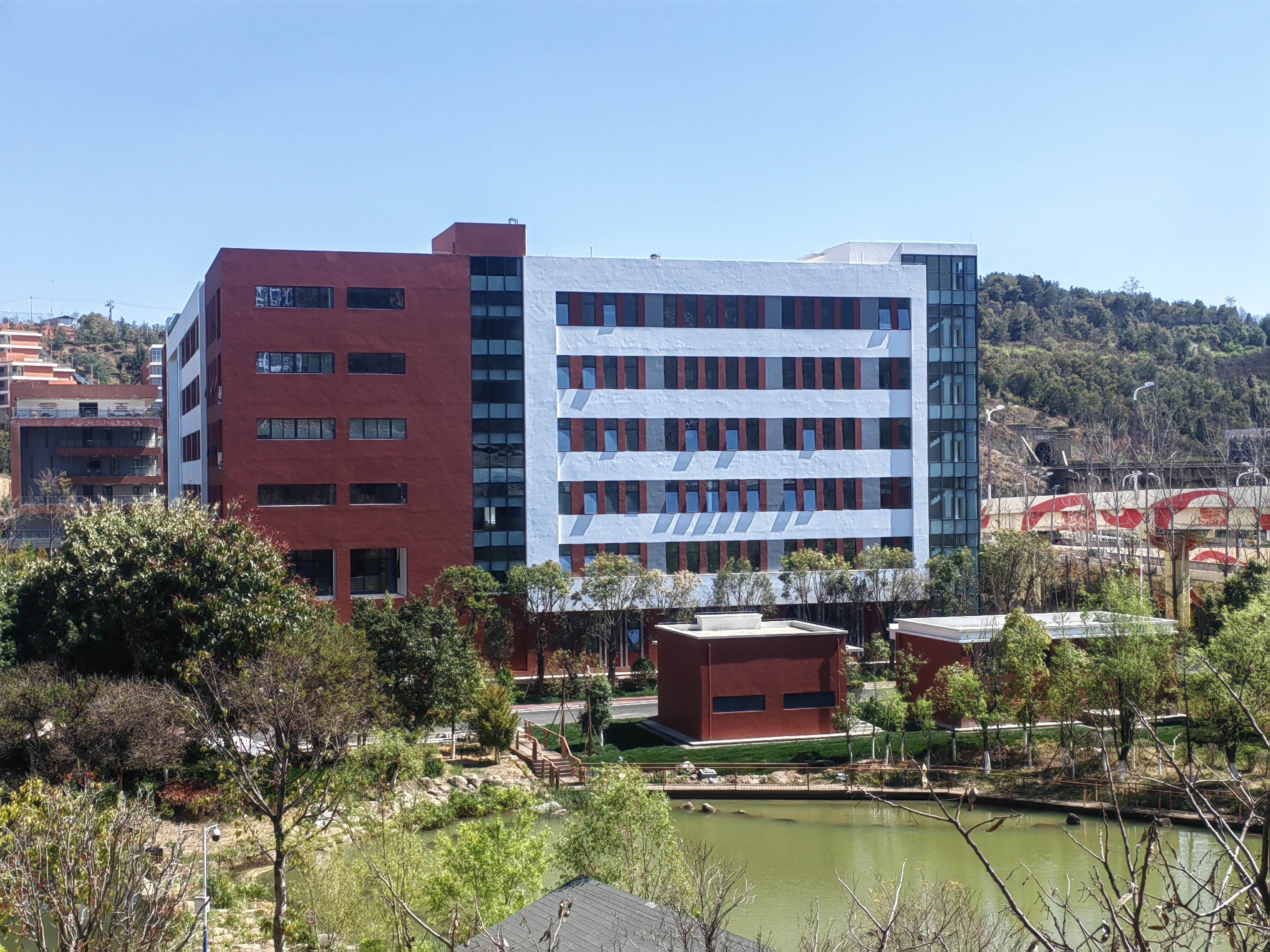 滇西应用技术大学实验实训中心建设项目完成竣工移交