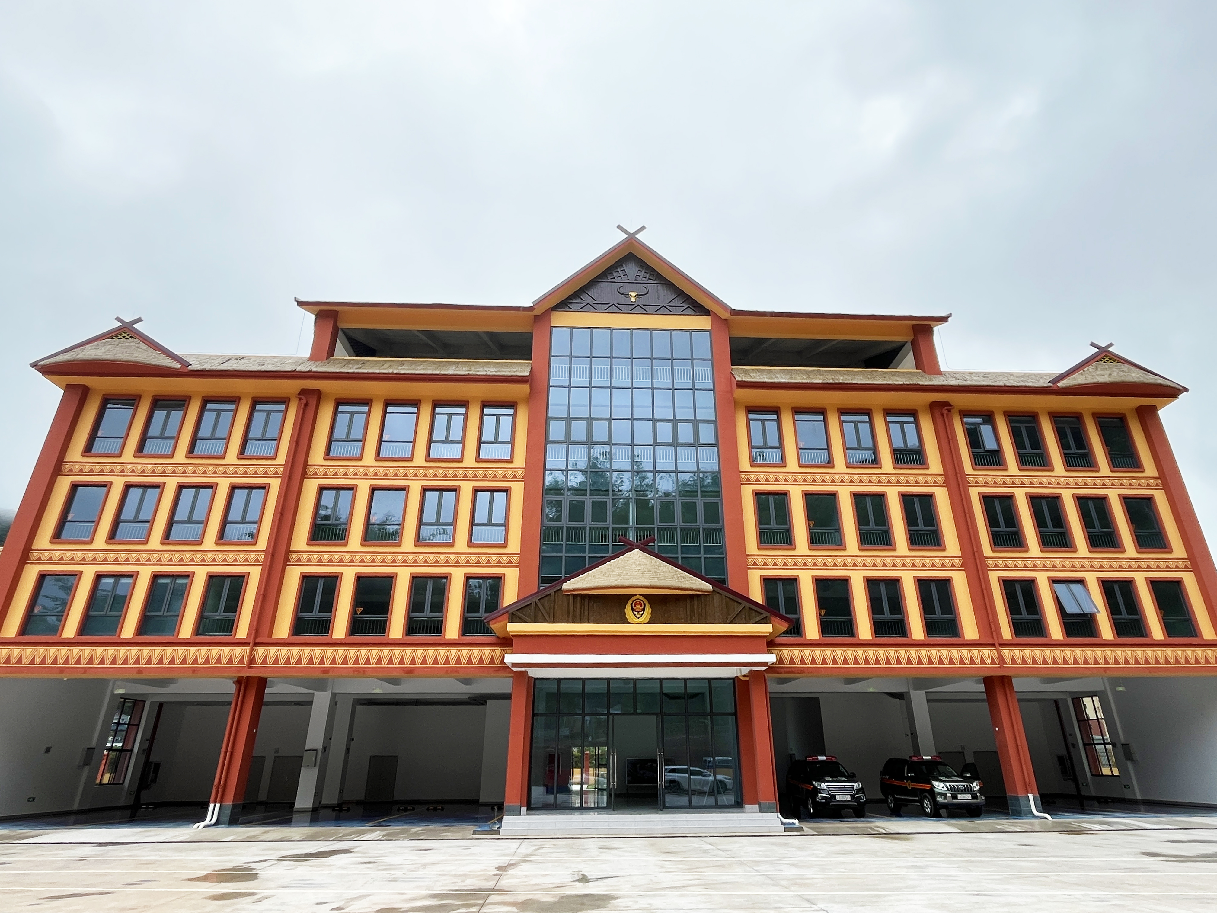 西盟县勐梭消防救援站建设世界杯足球平台通过竣工验收