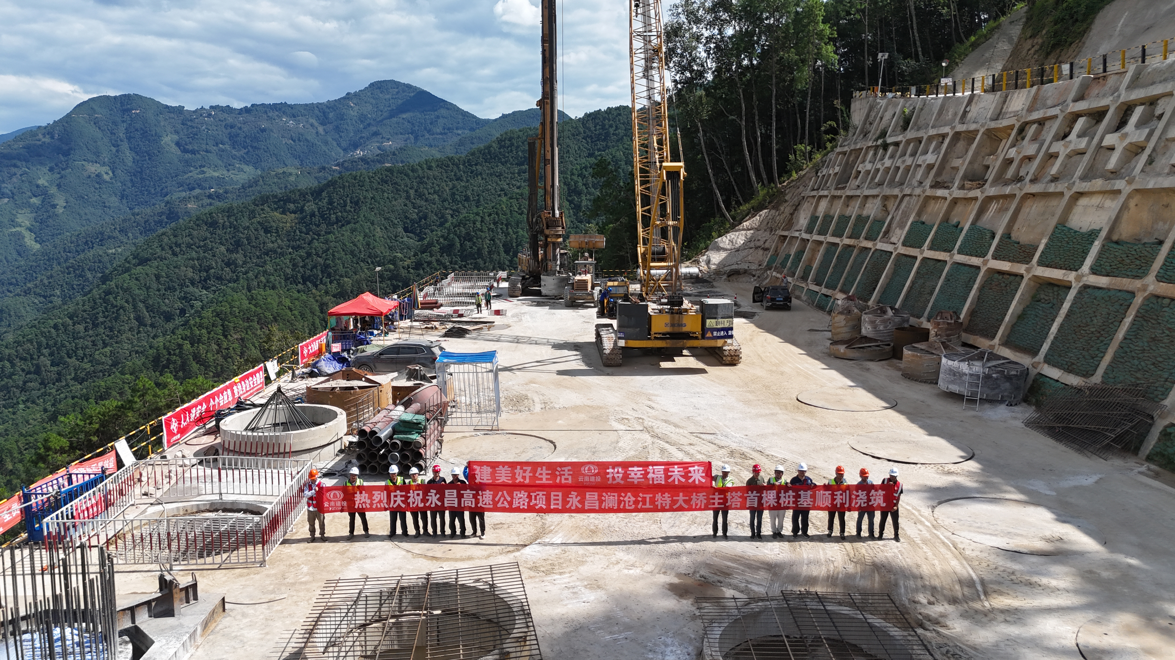 永昌高速永昌澜沧江特大桥主塔首棵桩基顺利浇筑