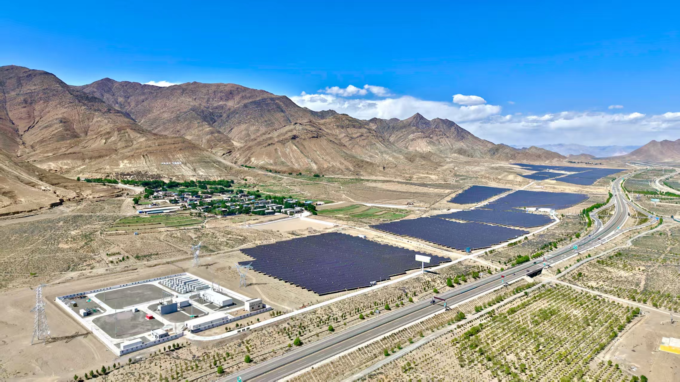 白朗县粤水电90兆瓦光储一体化世界杯足球平台顺利并网