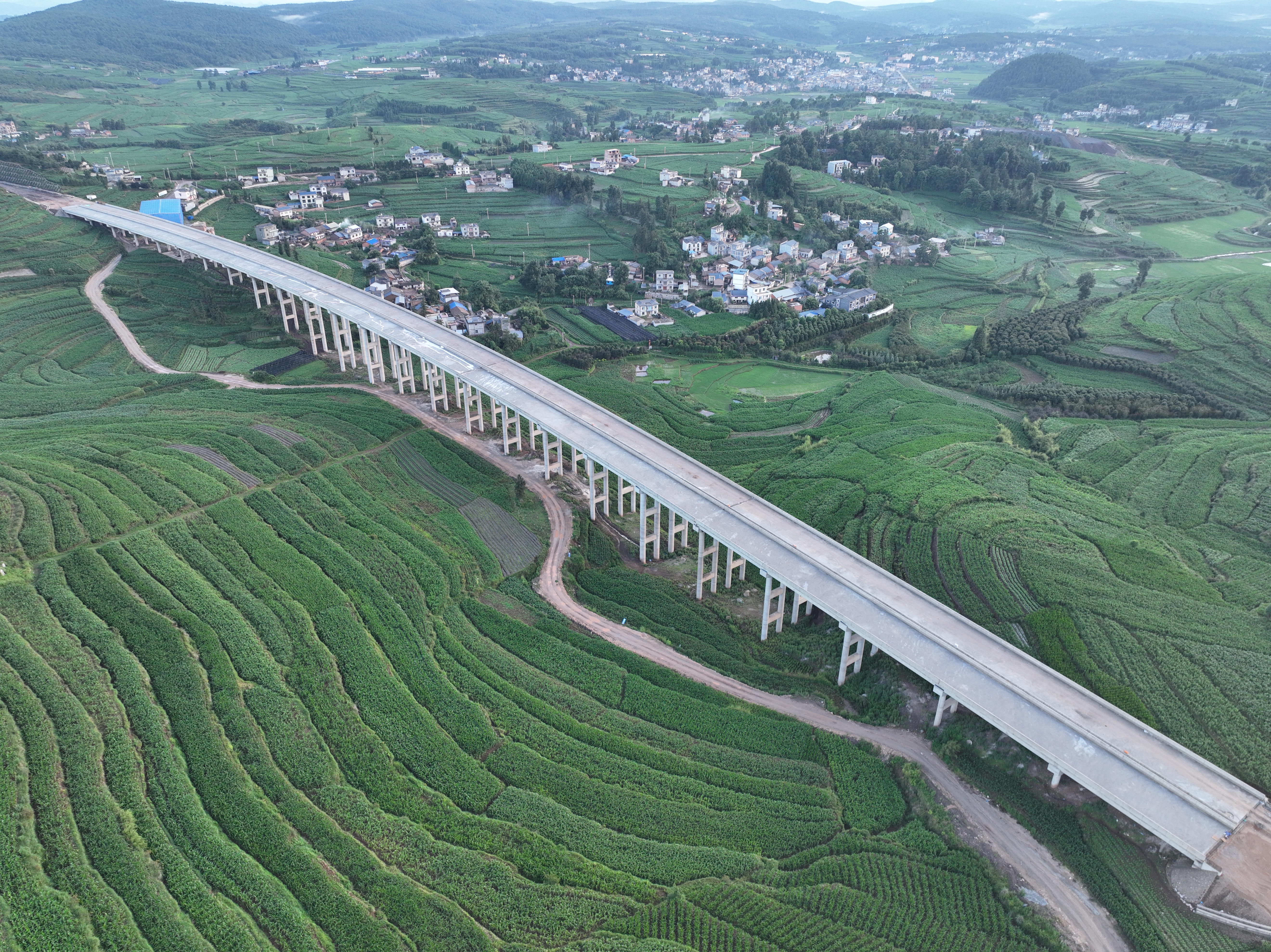 宣富高速完成全线T梁预制和通车段架梁任务