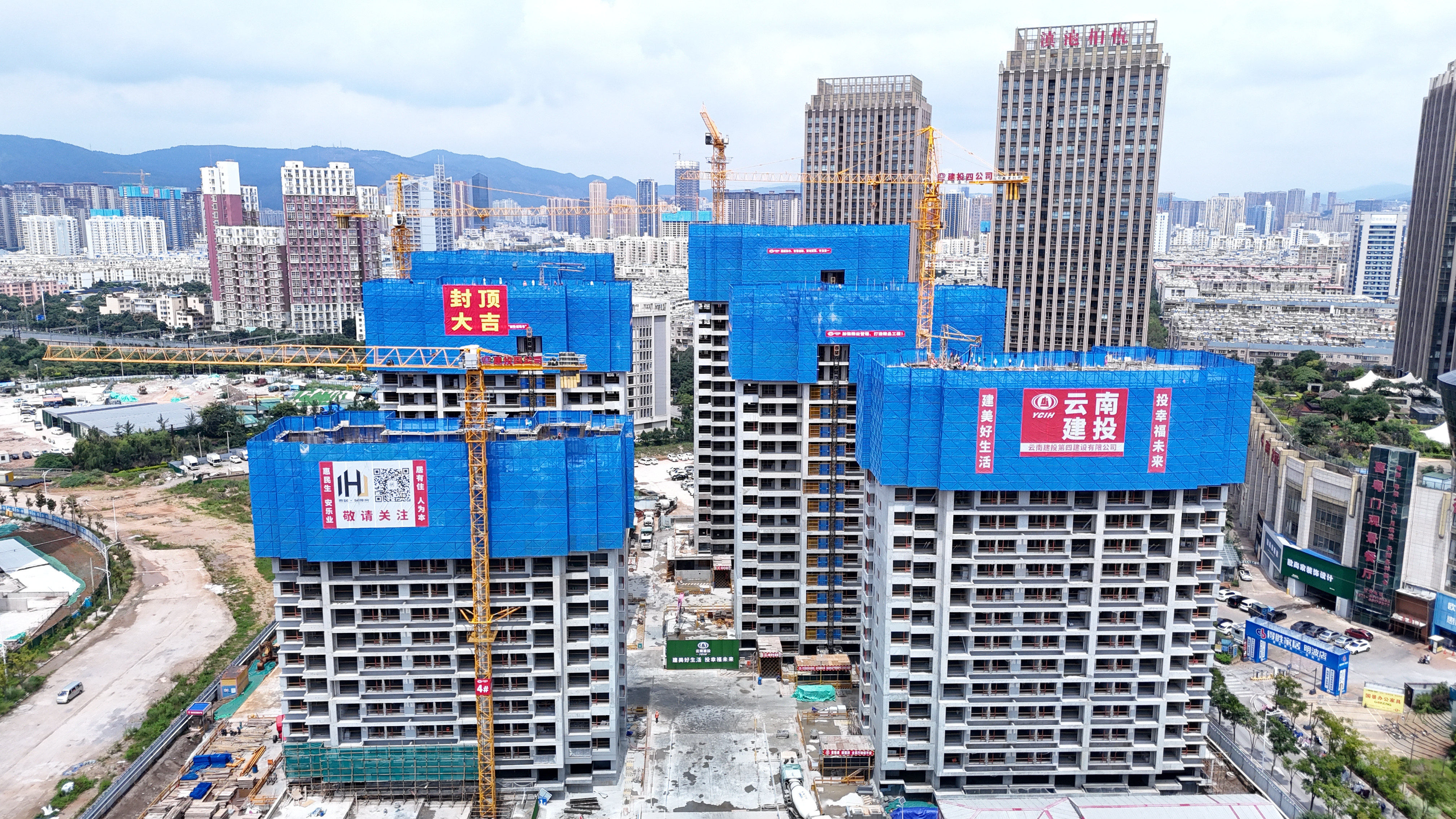 昆明市西山区草海保障性住房项目首栋封顶