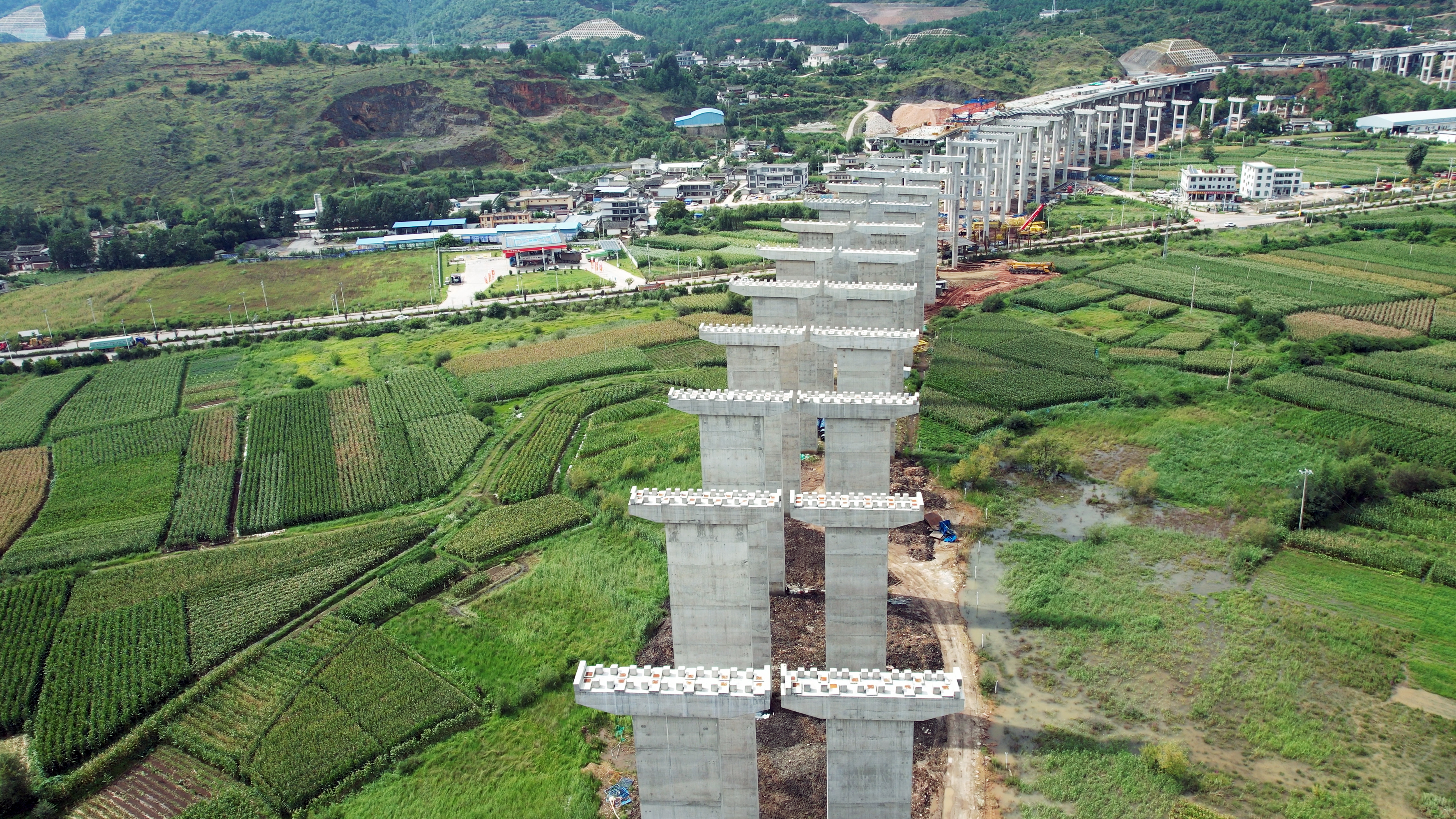 古宁高速先行世界杯网址段桥梁桩基全部浇筑完成