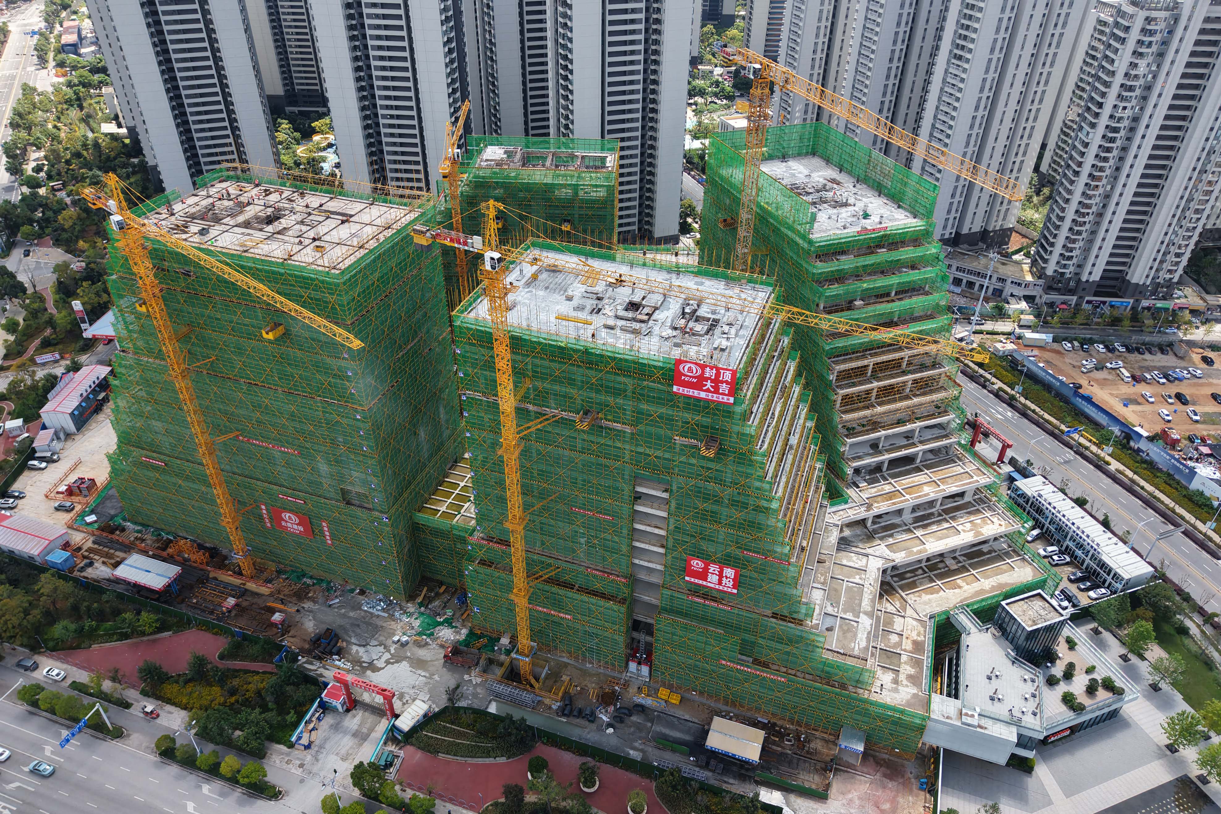 五华区数字经济产业园西北新城园区项目主体封顶