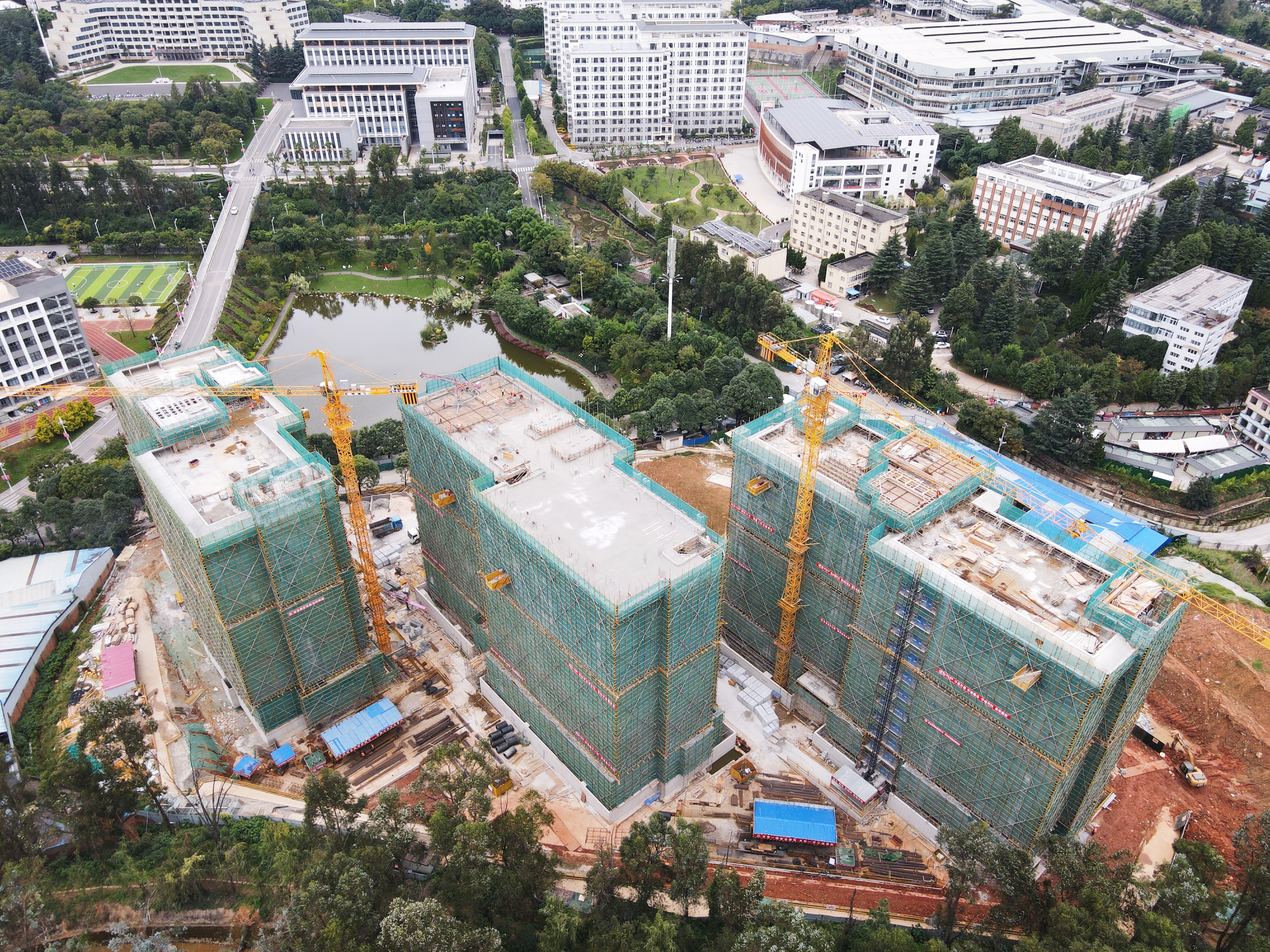 西南林业大学秋海苑学生宿舍项目主体结构封顶