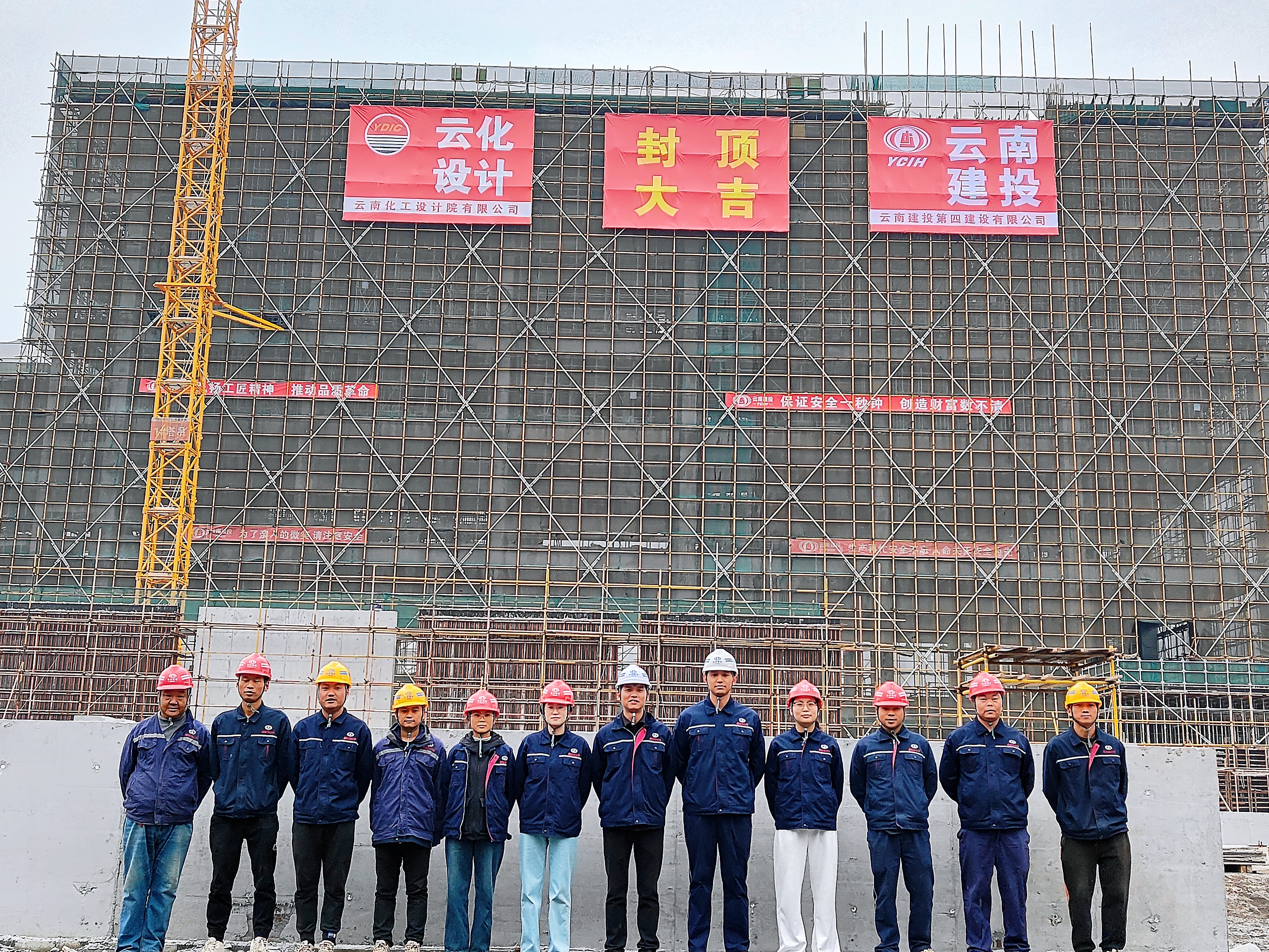 辽宁营口复合肥装置项目造粒厂房主体结构封顶