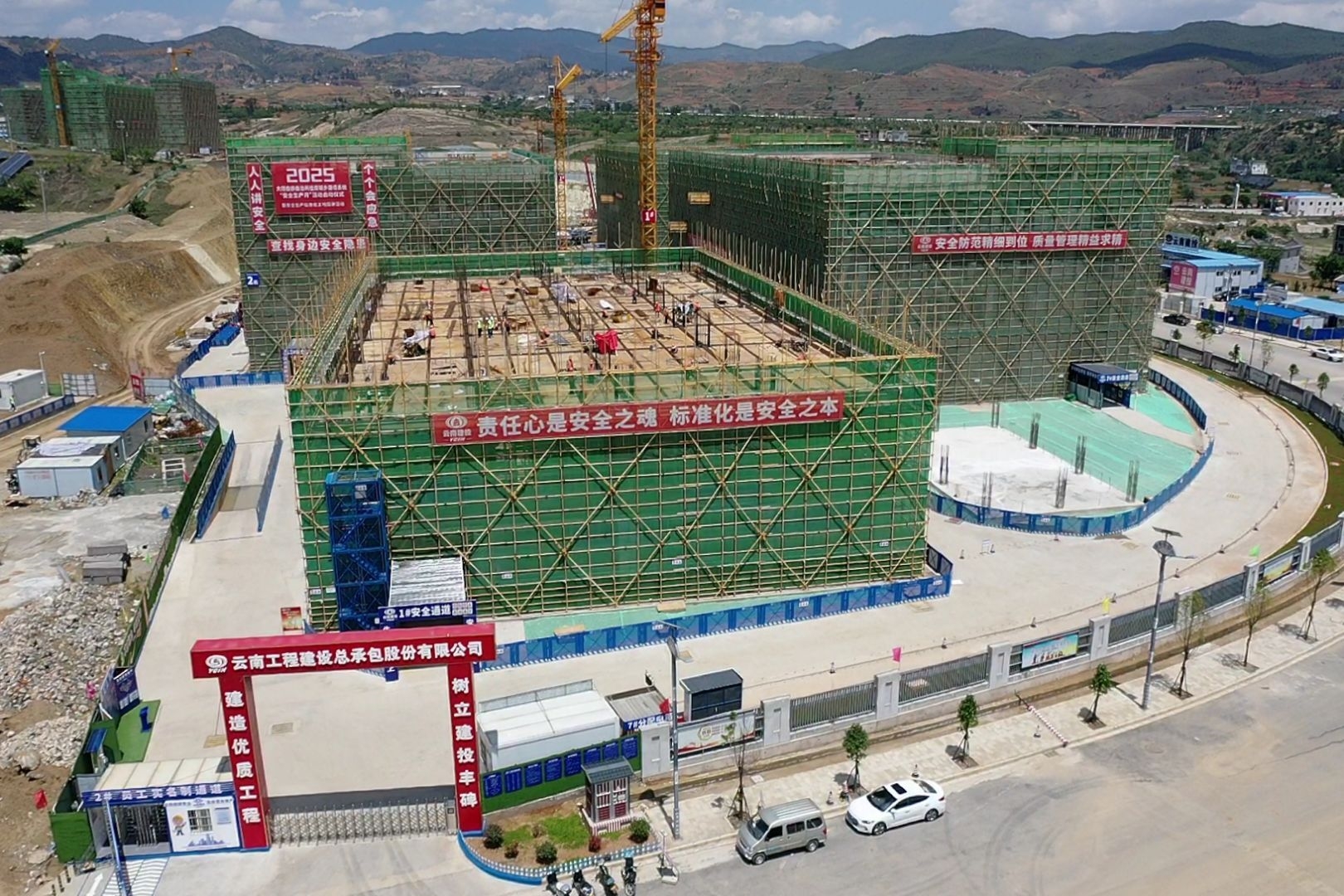 云南弥渡产业园区沪滇协作产业园主体全面封顶