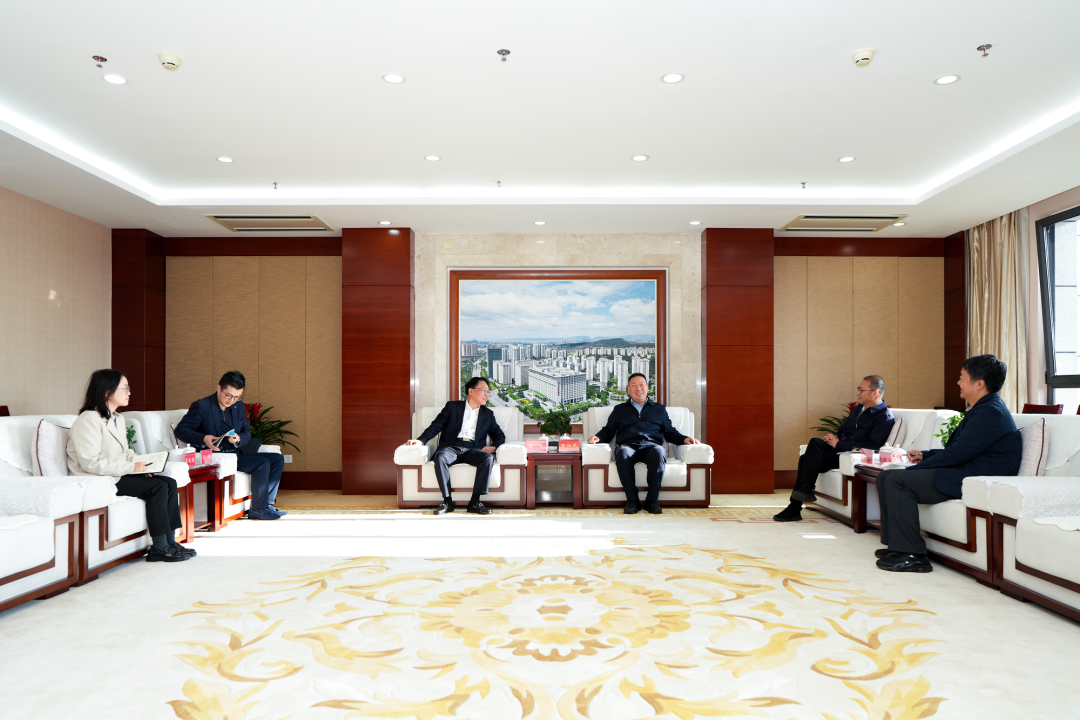 世界杯官网中文版与进出口银行云南省分行交流座谈