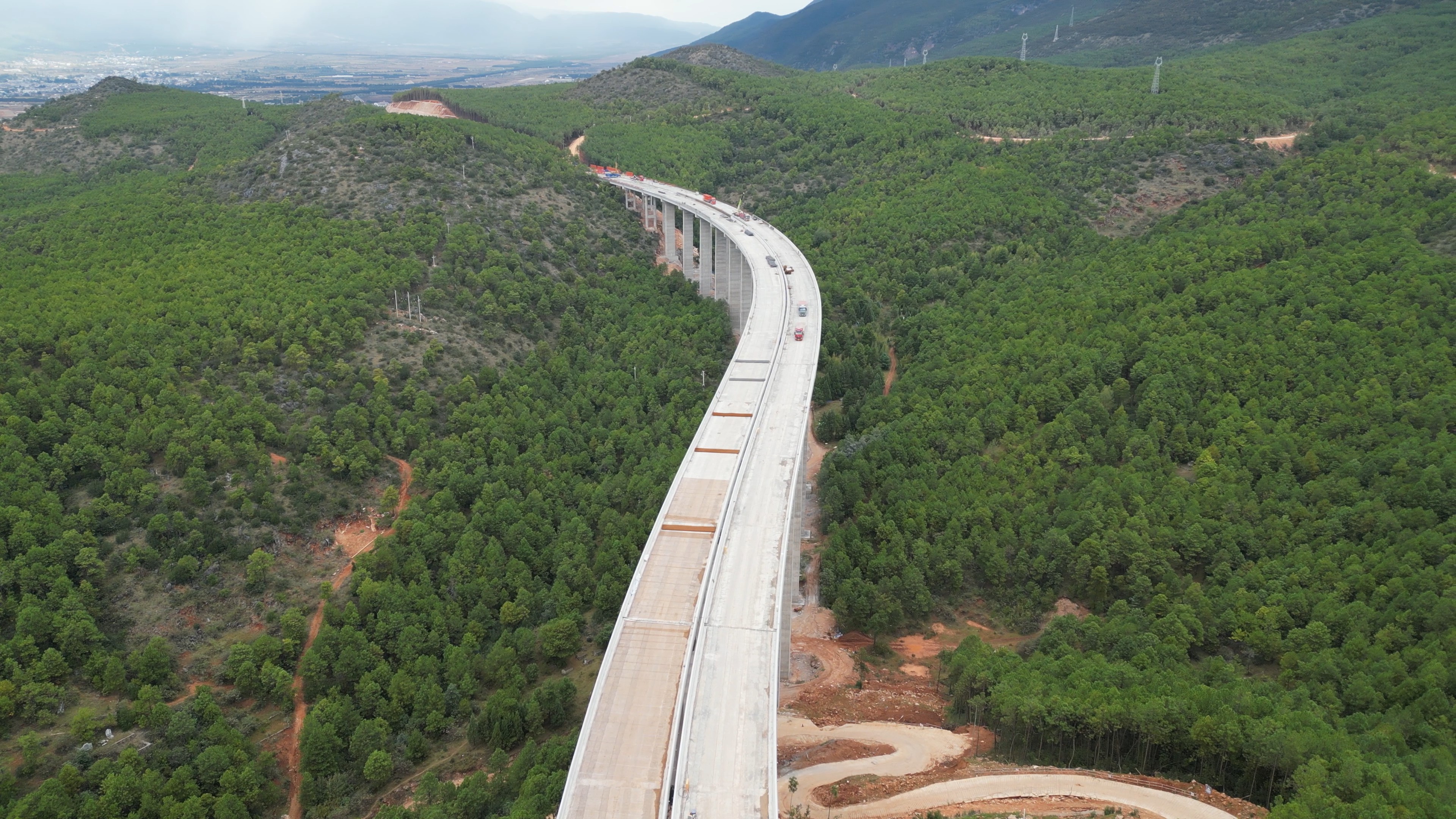 古宁高速建一分部完成全部梁板预制