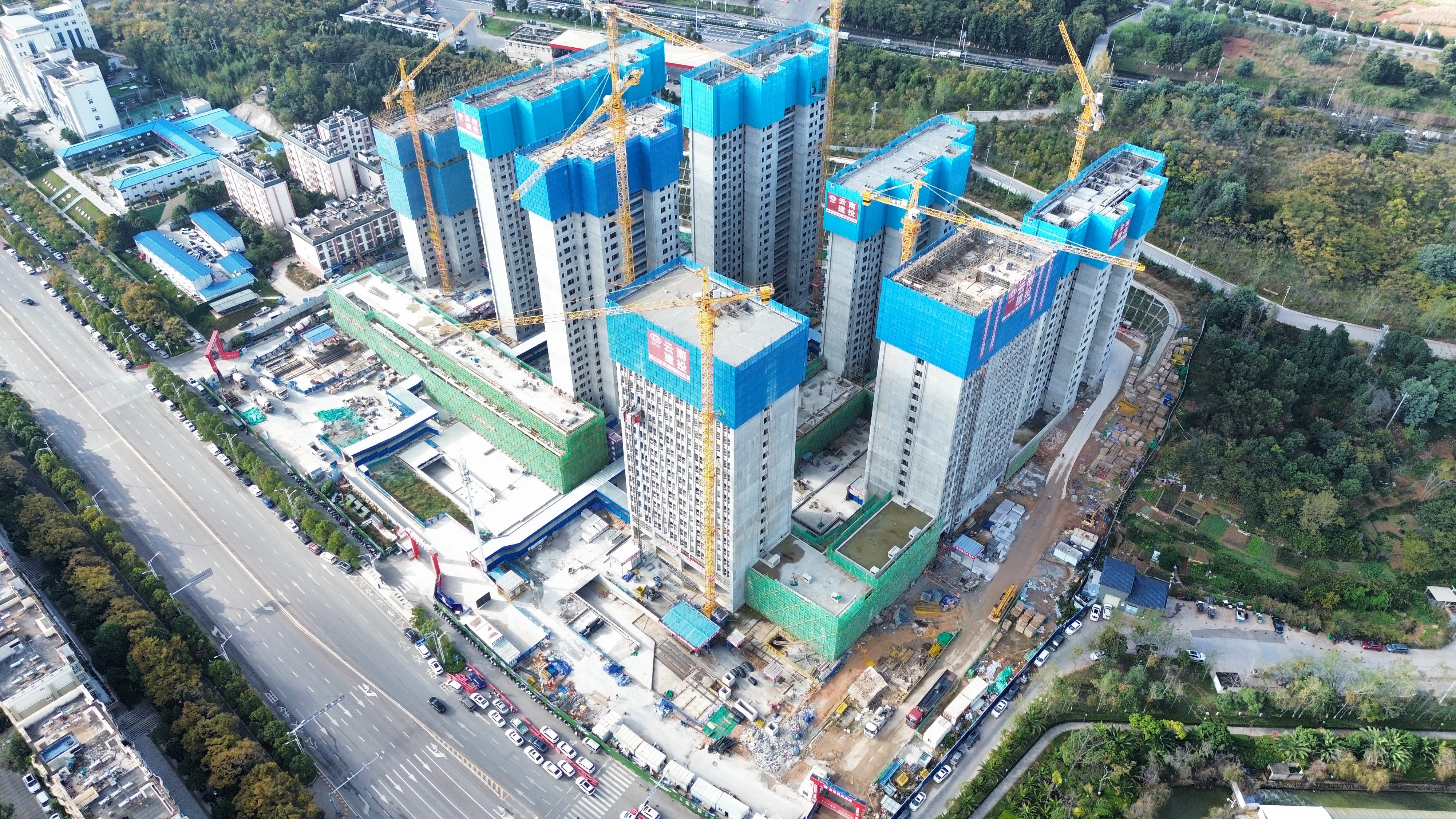 呈贡龙街安置房项目4号楼顺利封顶