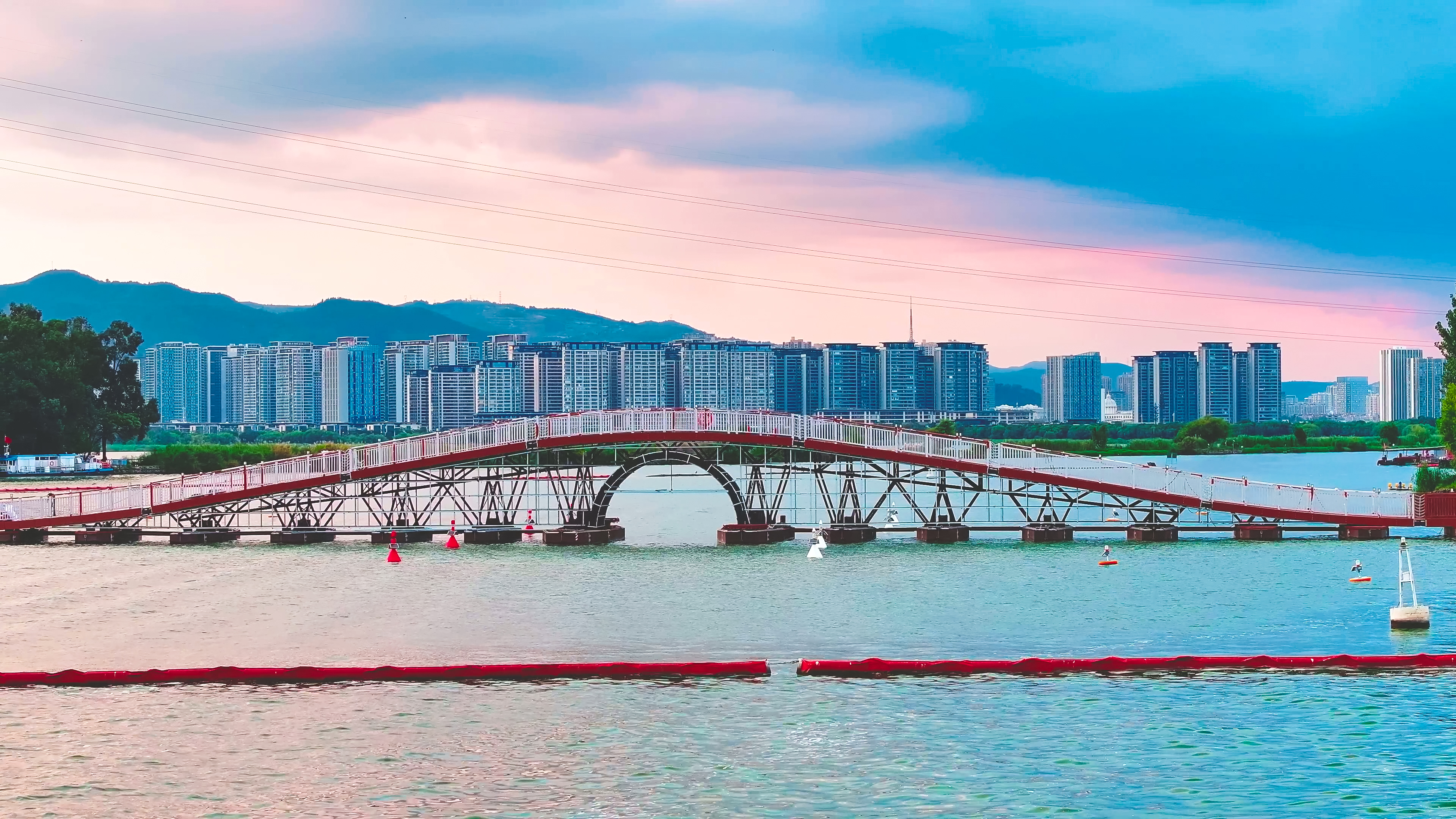 滇池绿道环草海段人行栈道工程（浮桥）项目顺利通过竣工验收