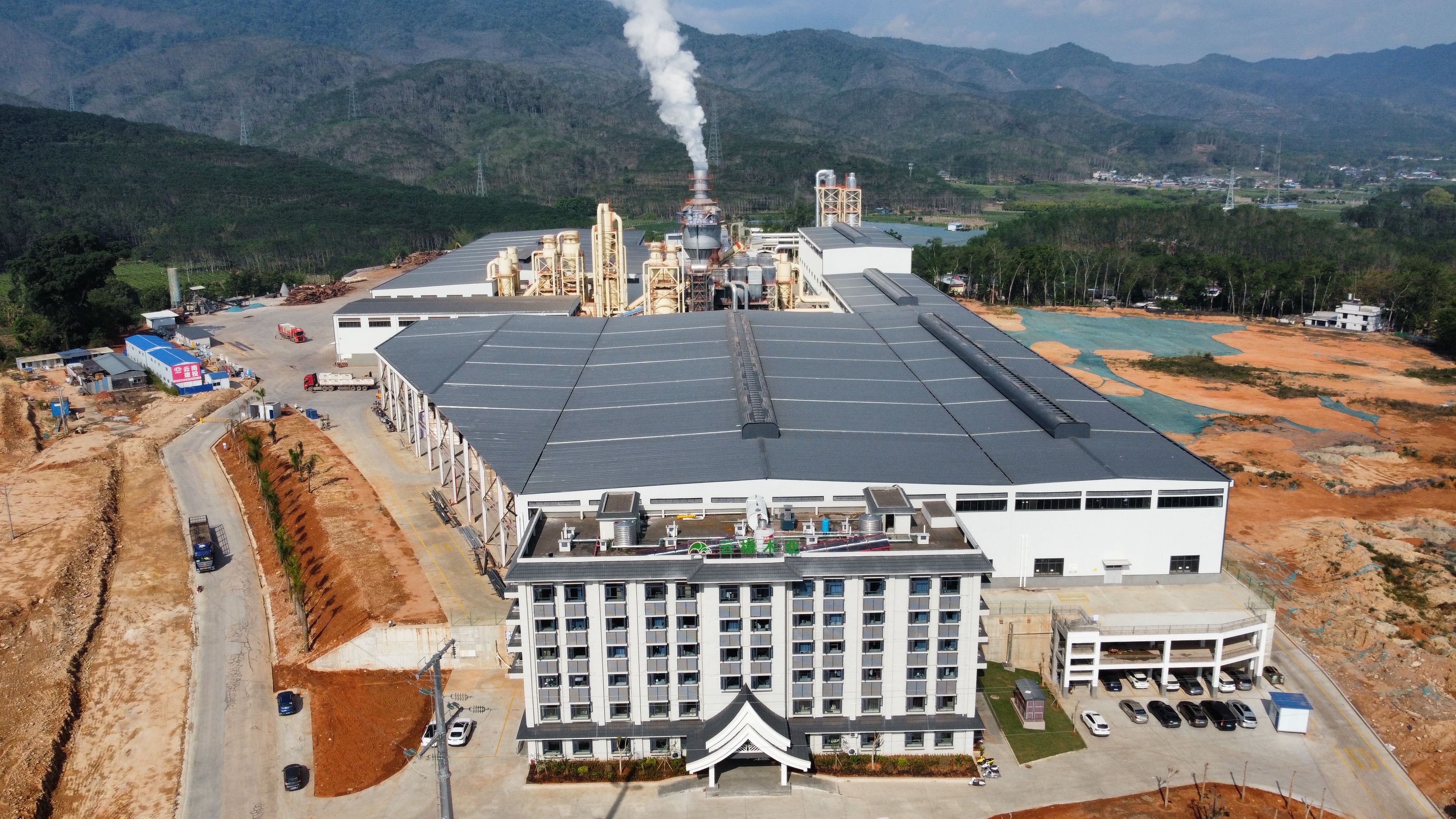 西双版纳云橡木业年产30万立方米超强刨花板项目竣工验收