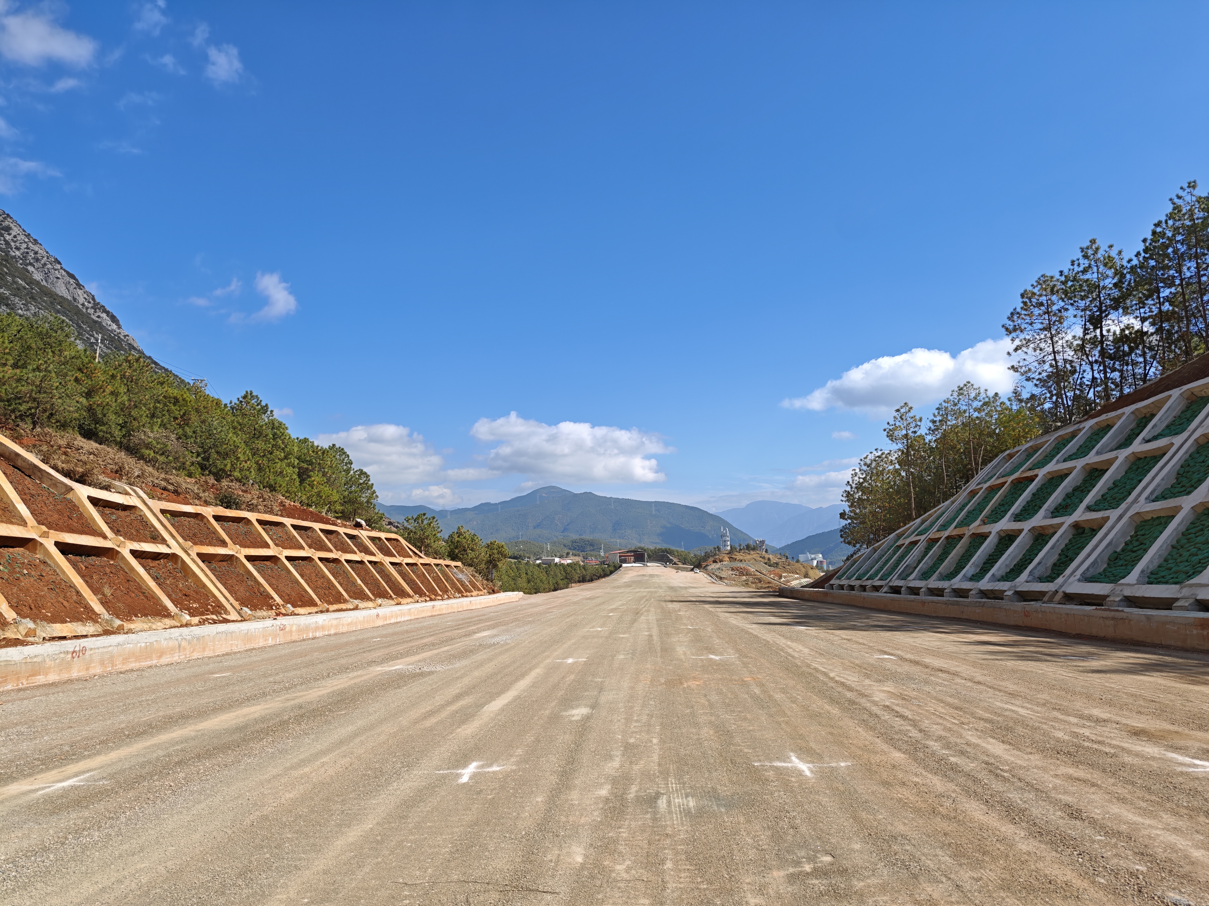 古宁高速土建六分部首段路基转序