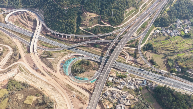 云永高速永平枢纽通车段顺利通车