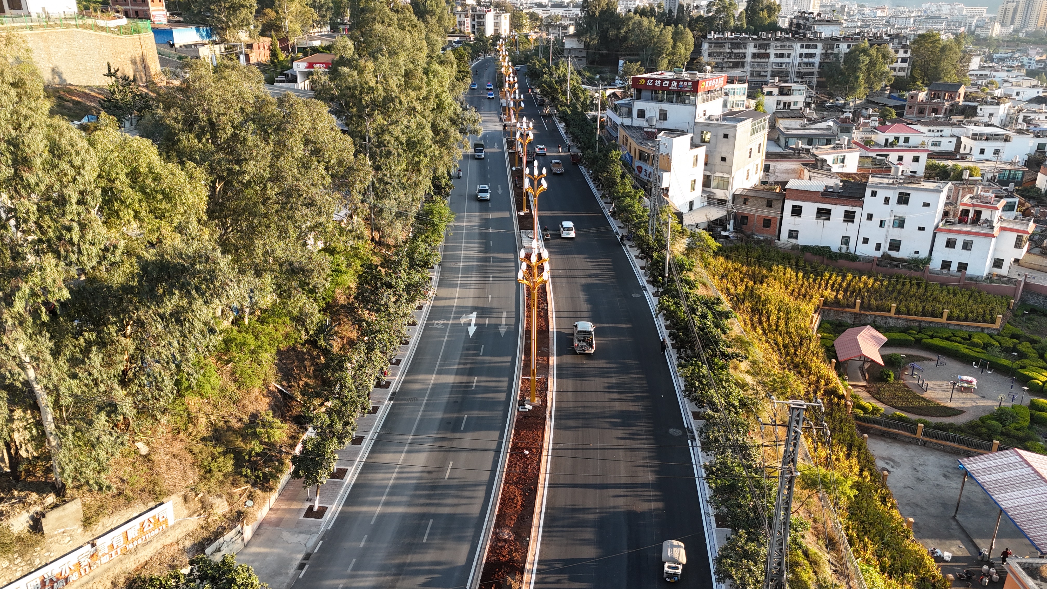 东川区城市综合管廊项目凯通北路双幅实现双向通行